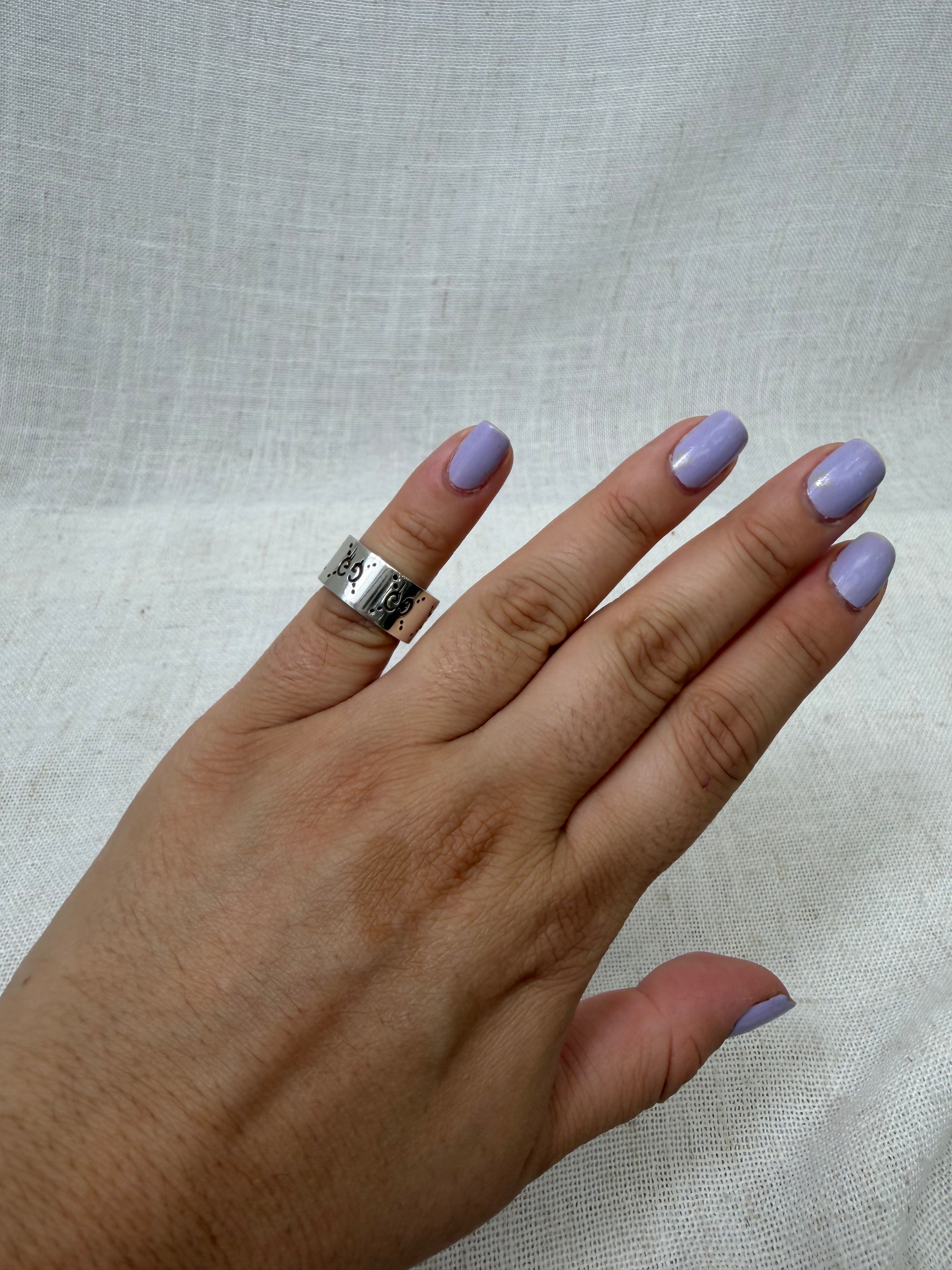 Gucci Sterling Silver Gucci Ghost Hamlet Ring Size 4