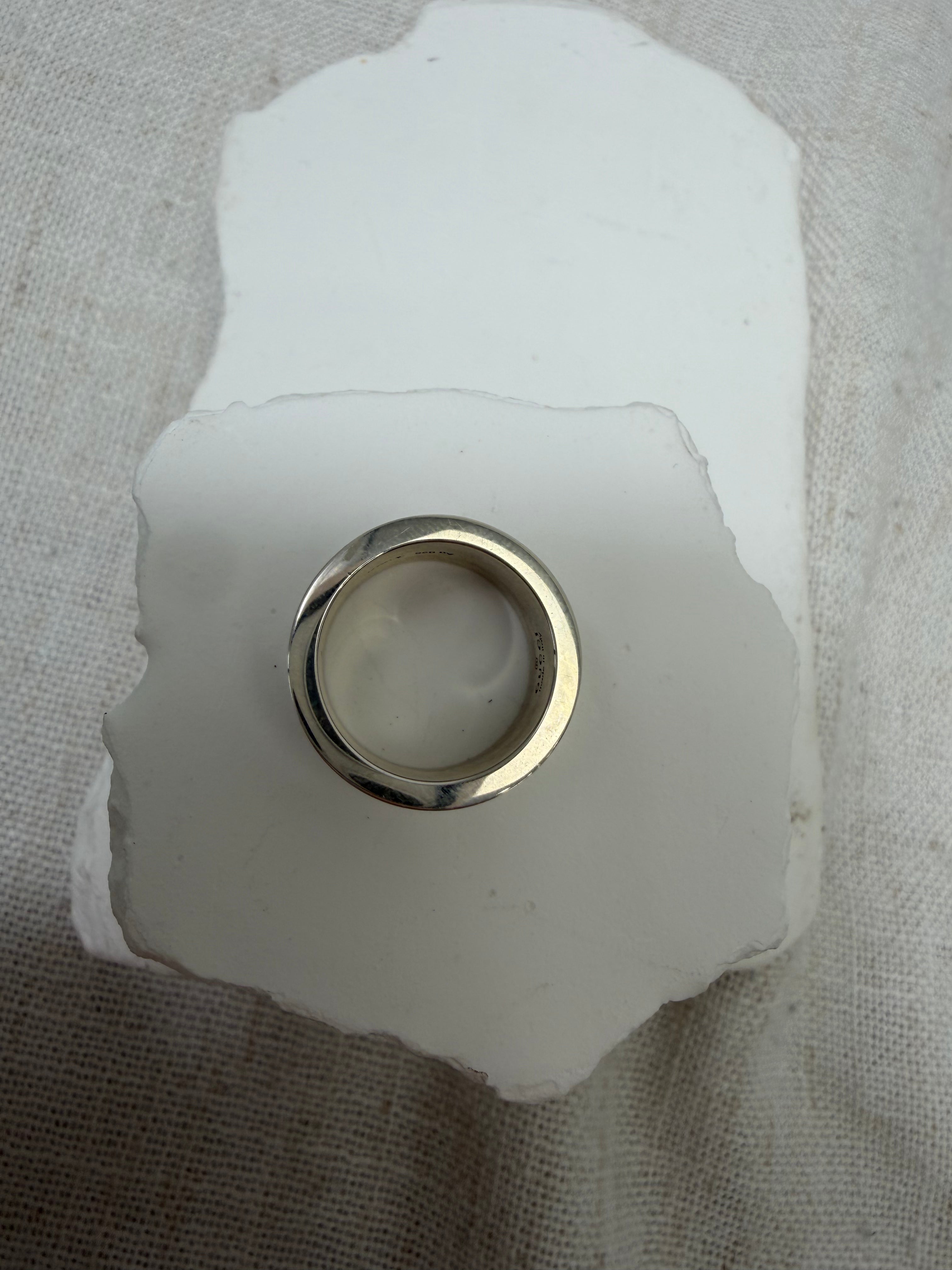 Gucci Sterling Silver Gucci Ghost Hamlet Ring Size 4