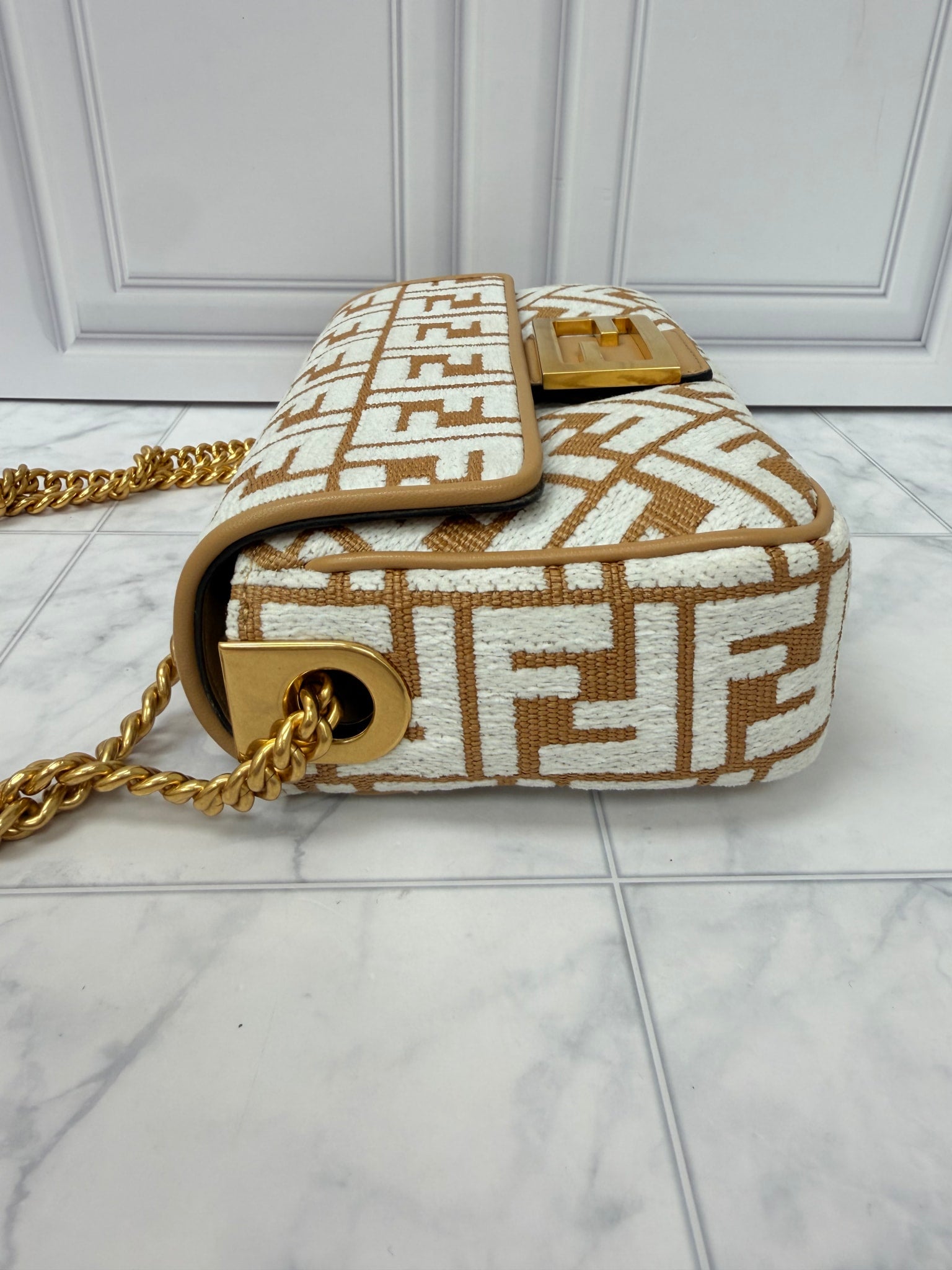 Fendi White And Tan Raffia And Leather Baguette Chain Midi Shoulder Bag 