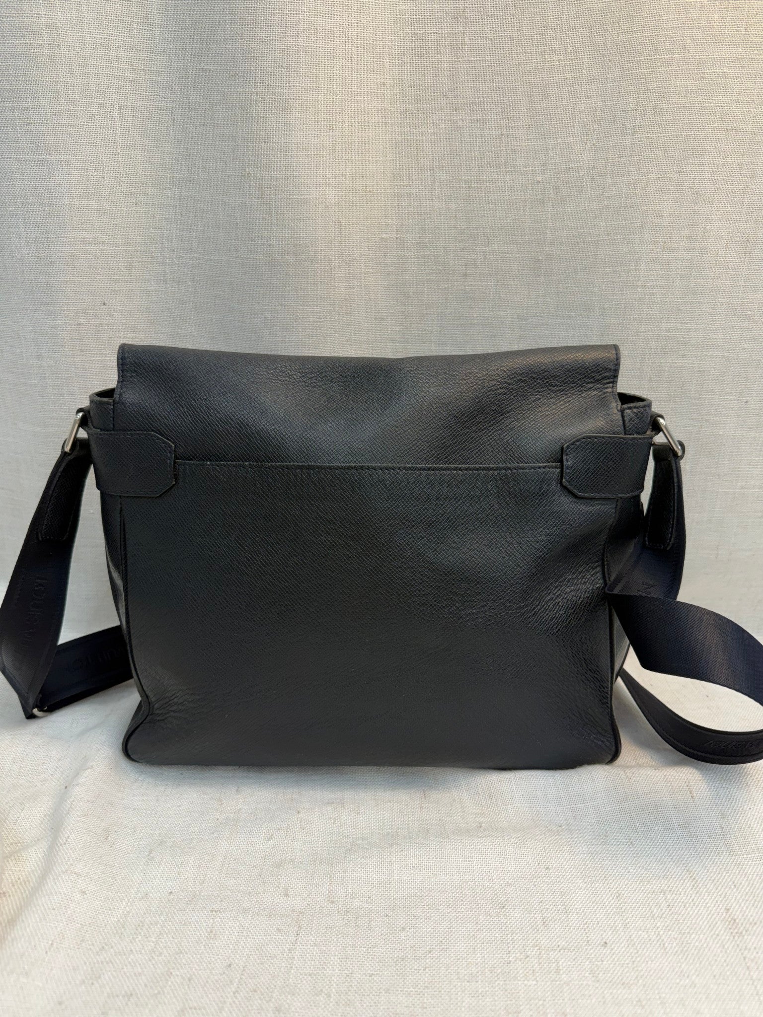 Louis Vuitton Navy Leather Taiga Roman Messenger Bag