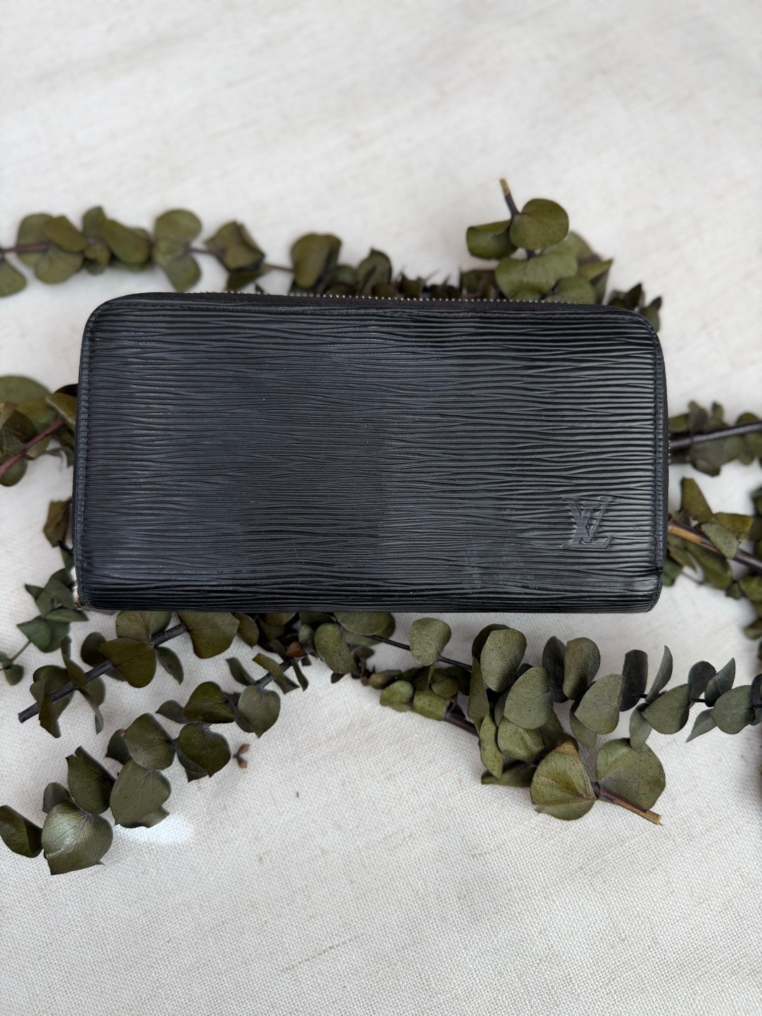 Louis Vuitton Black Epi Leather Zippy Wallet