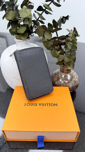 Louis Vuitton Black Taiga Leather Zippy Wallet