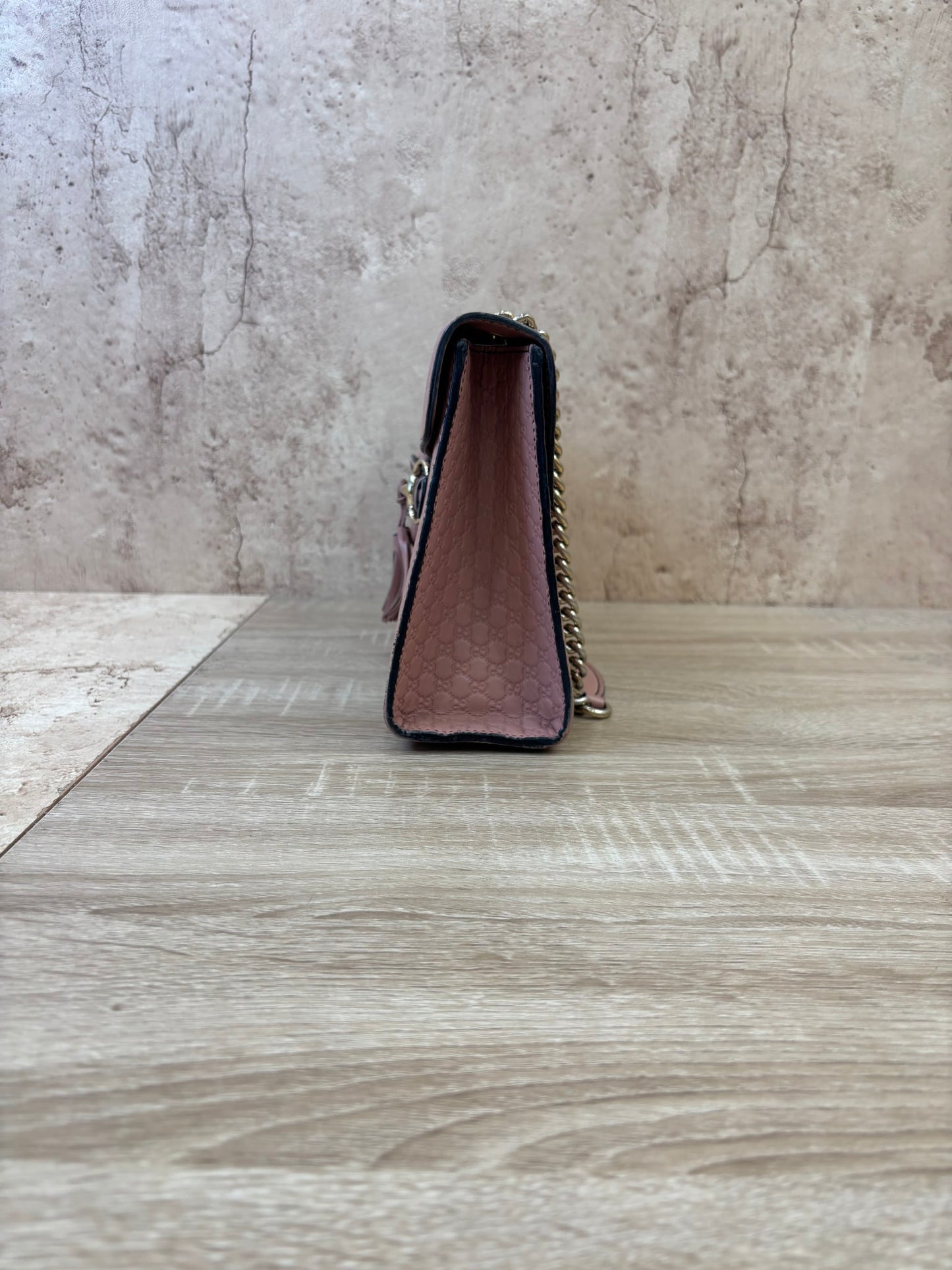 https://res.cloudinary.com/dyql5hig8/image/upload/v1759332651/aazu5x2njwruybrycjbw.jpg