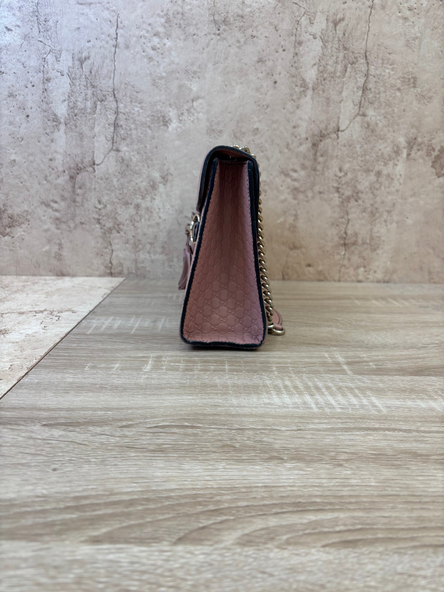 https://res.cloudinary.com/dyql5hig8/image/upload/v1759332651/aazu5x2njwruybrycjbw.jpg