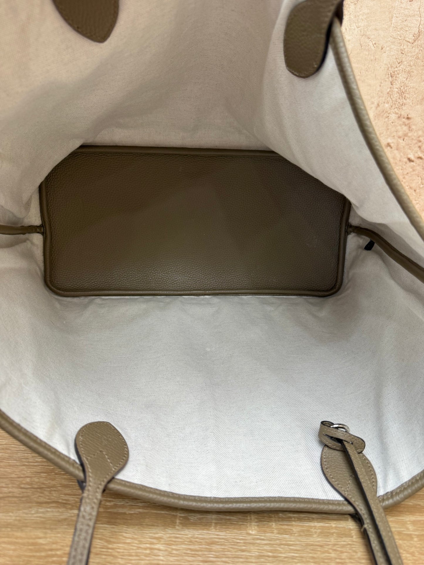 https://res.cloudinary.com/dyql5hig8/image/upload/v1756831428/acmstsz96wo8iubmsmkv.jpg