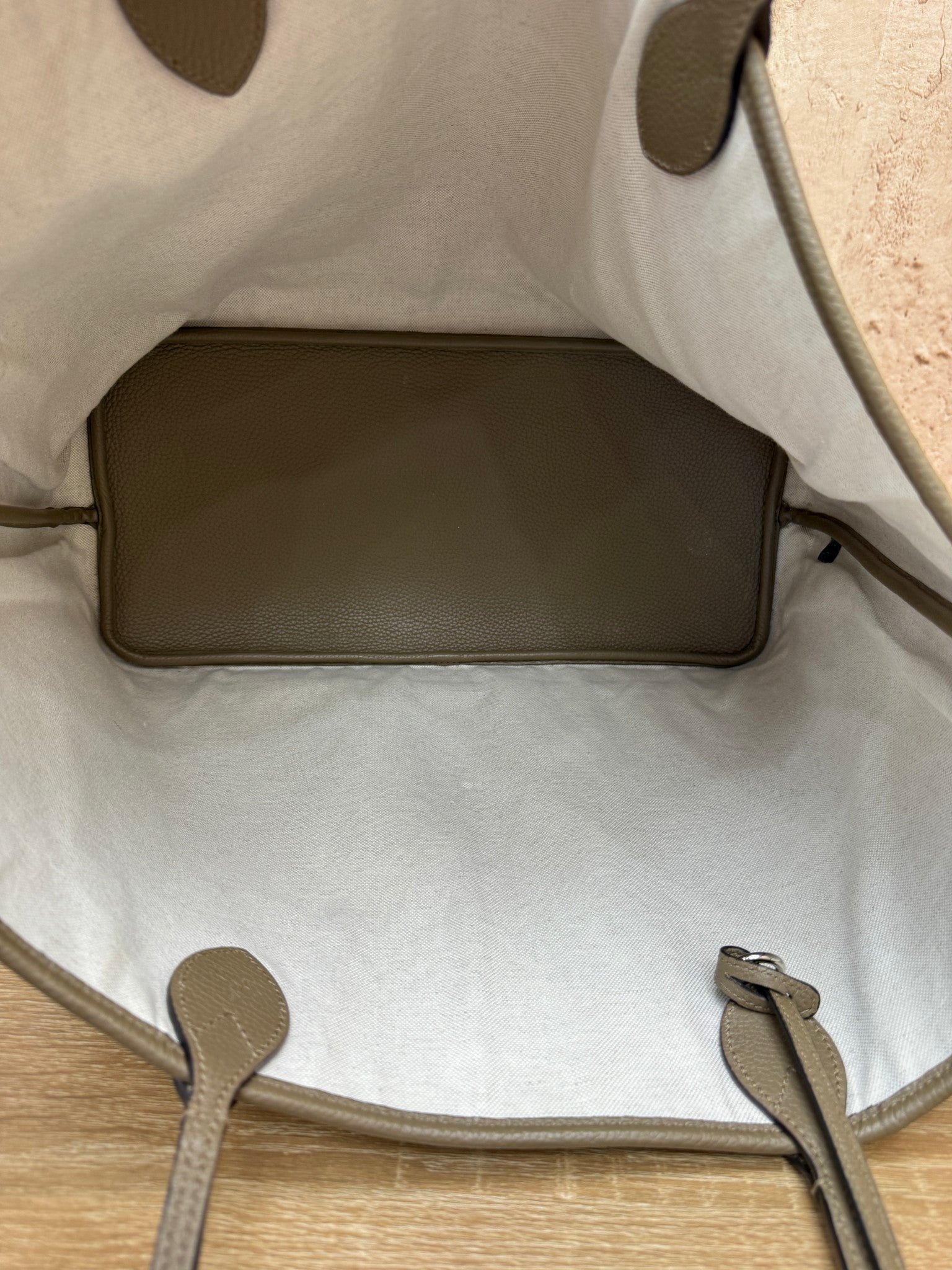 https://res.cloudinary.com/dyql5hig8/image/upload/v1756831428/acmstsz96wo8iubmsmkv.jpg