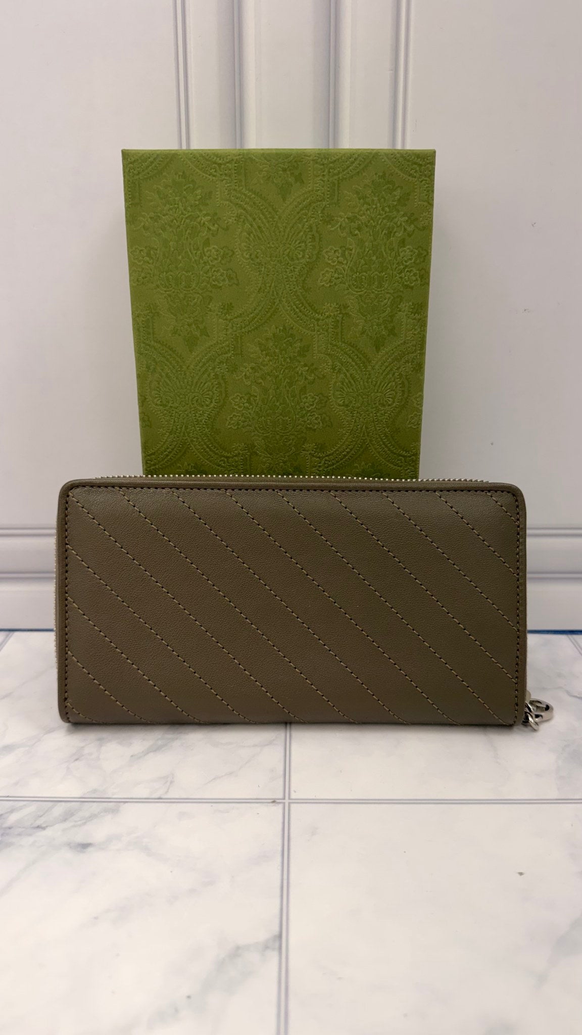 BRAND NEW - Gucci Olive Green Diagonal Stich Leather Blondie Zip Around Wallet 