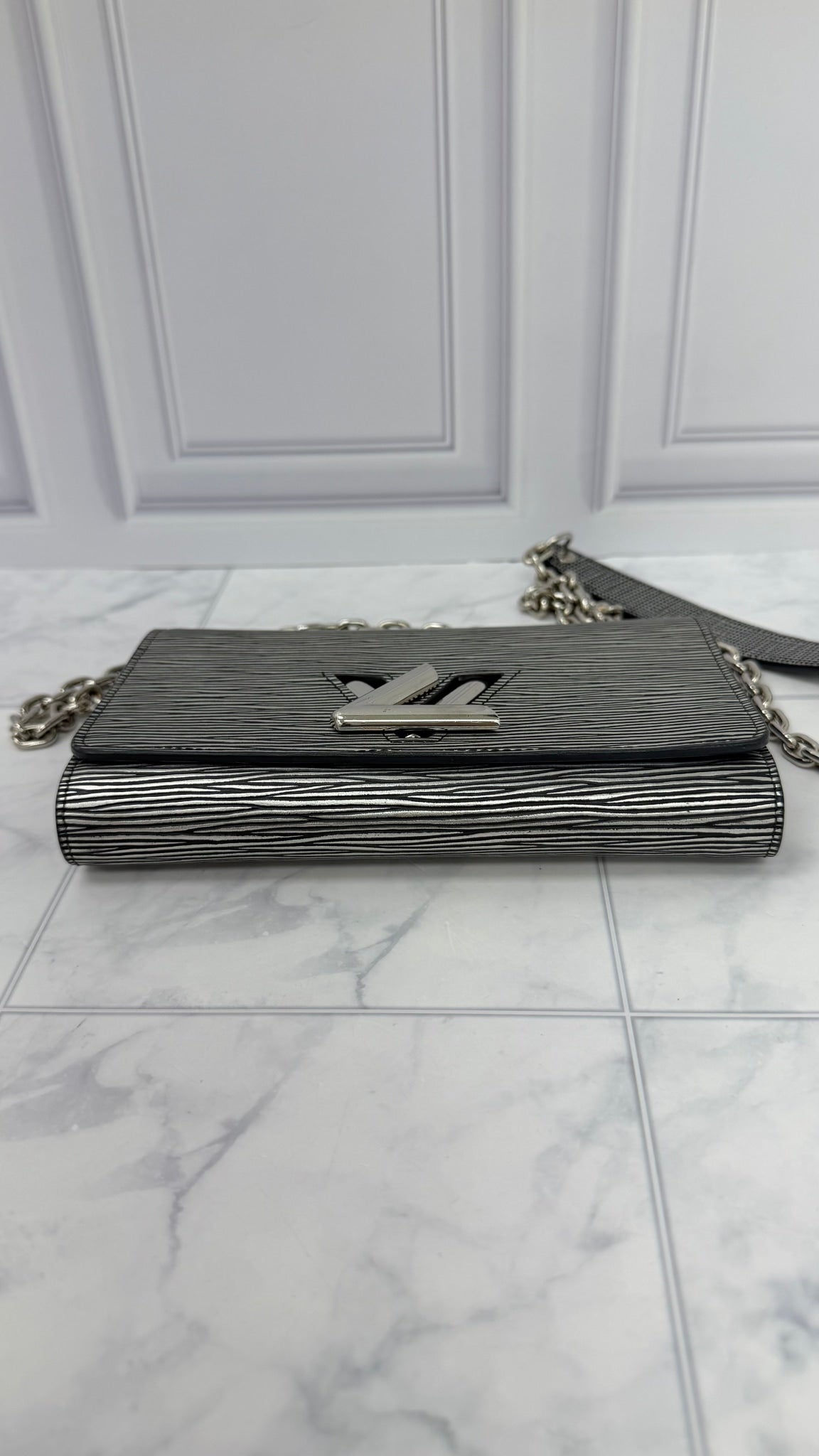Louis Vuitton Silver Epi Leather Twist Wallet On A Chain 