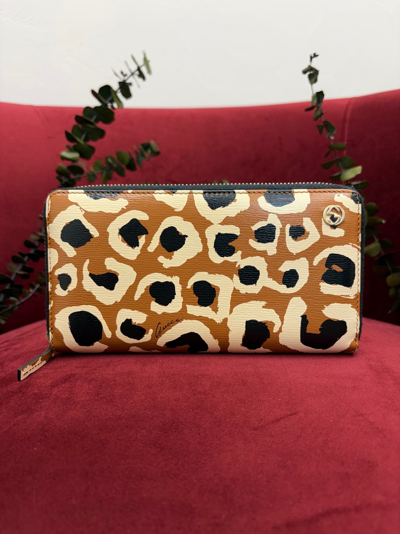 Gucci Brown Leapord Print Zippy Wallet