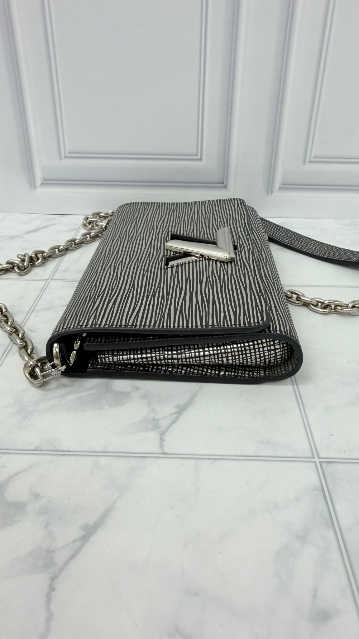 Louis Vuitton Silver Epi Leather Twist Wallet On A Chain 