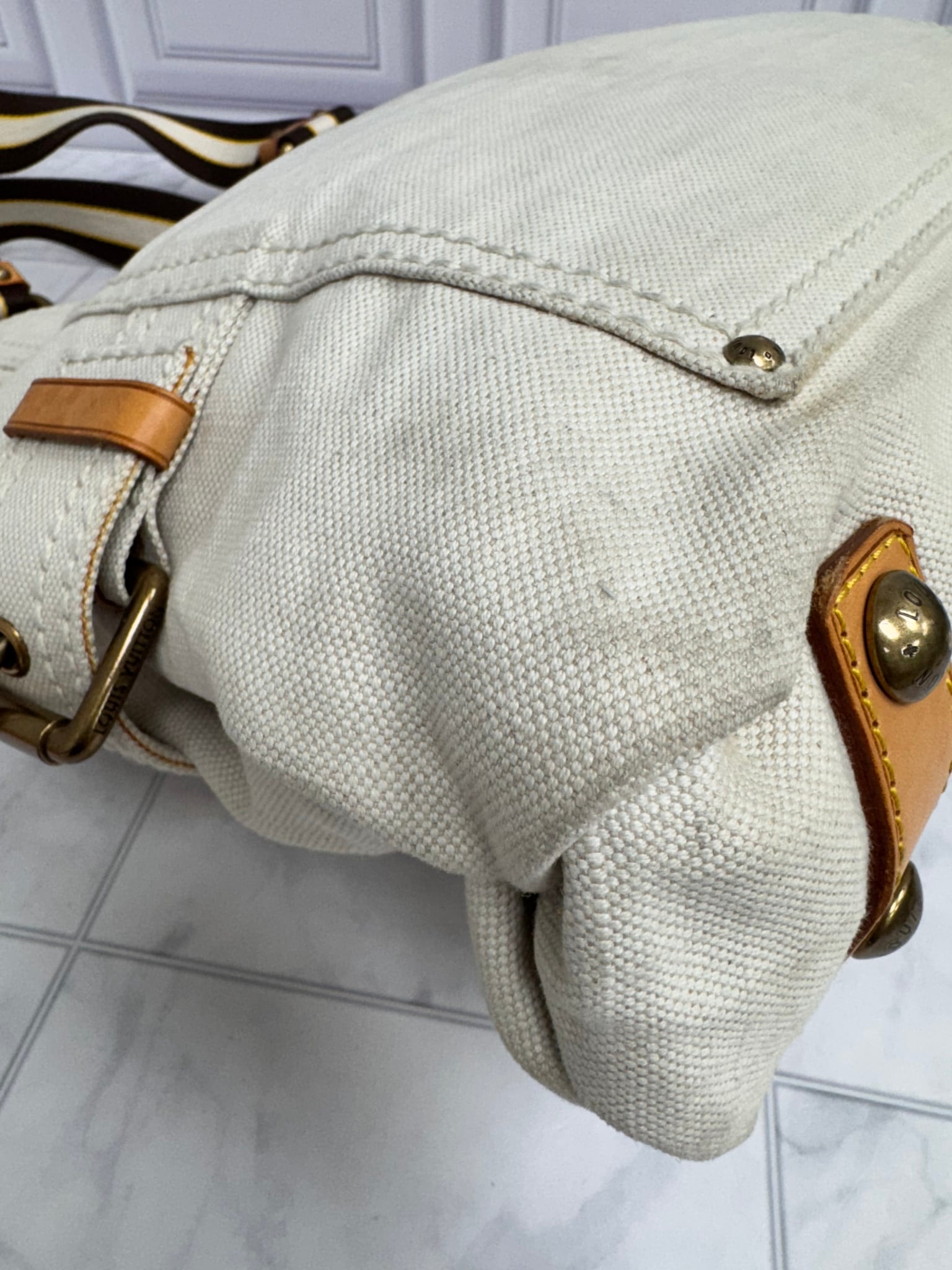 Louis Vuitton Beige Canvas Red Toile Globe Shopper Cabas Bag MM