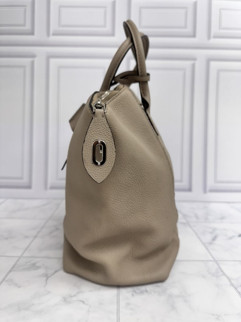 Louis Vuitton Beige Grained Leather Soft Lockit MM Handbag