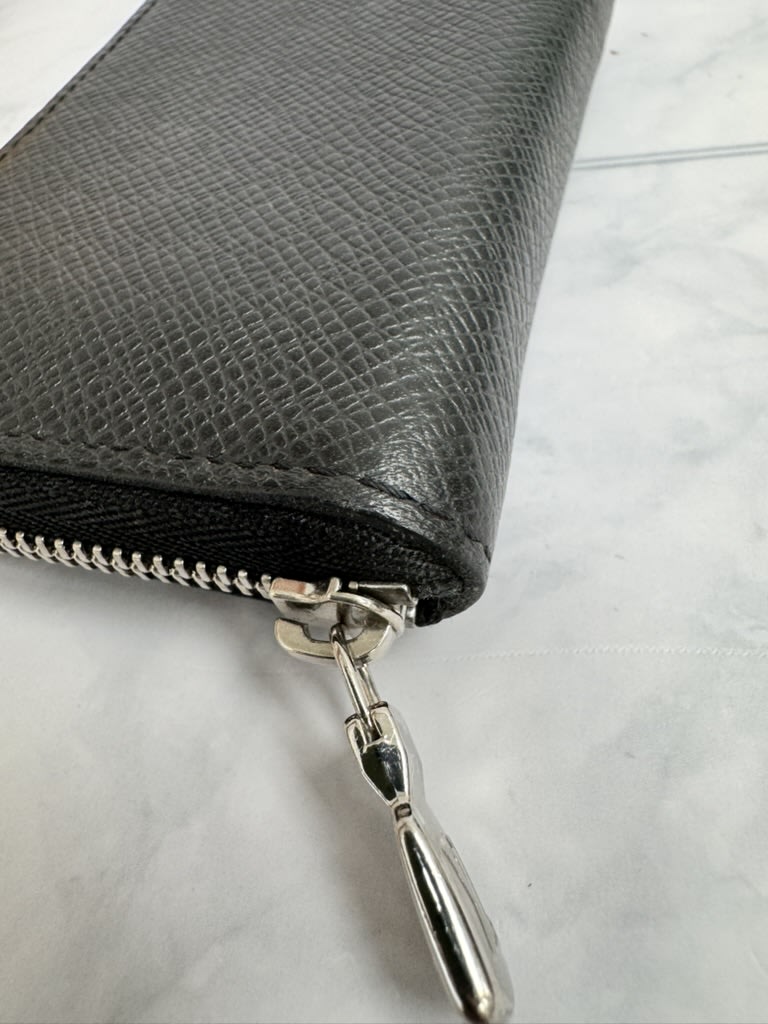 Louis Vuitton Black Taiga Leather Zippy Coin Purse 