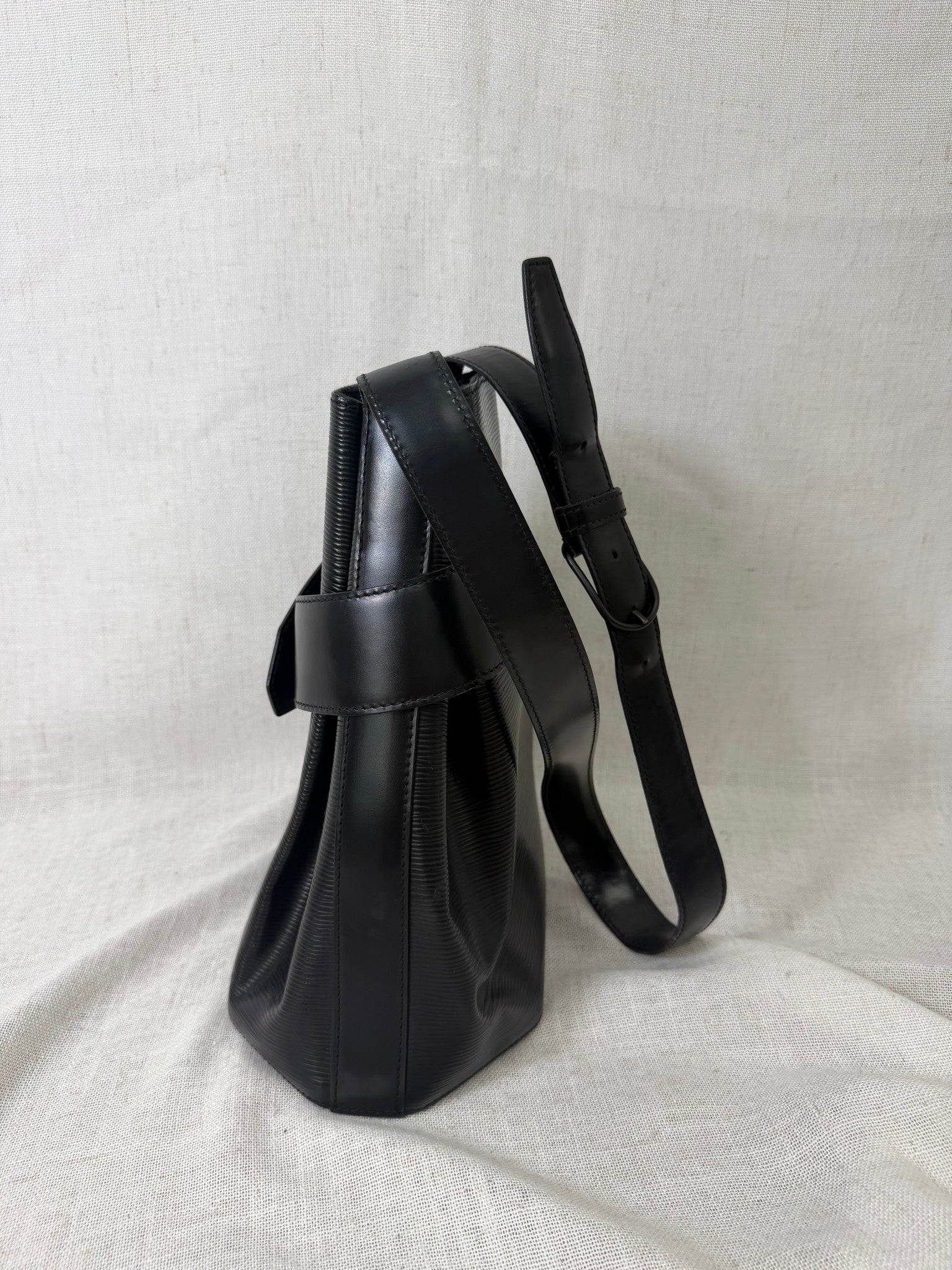 Louis Vuitton Black Epi Leather Sac D'Epaile PM Shoulder Bag 