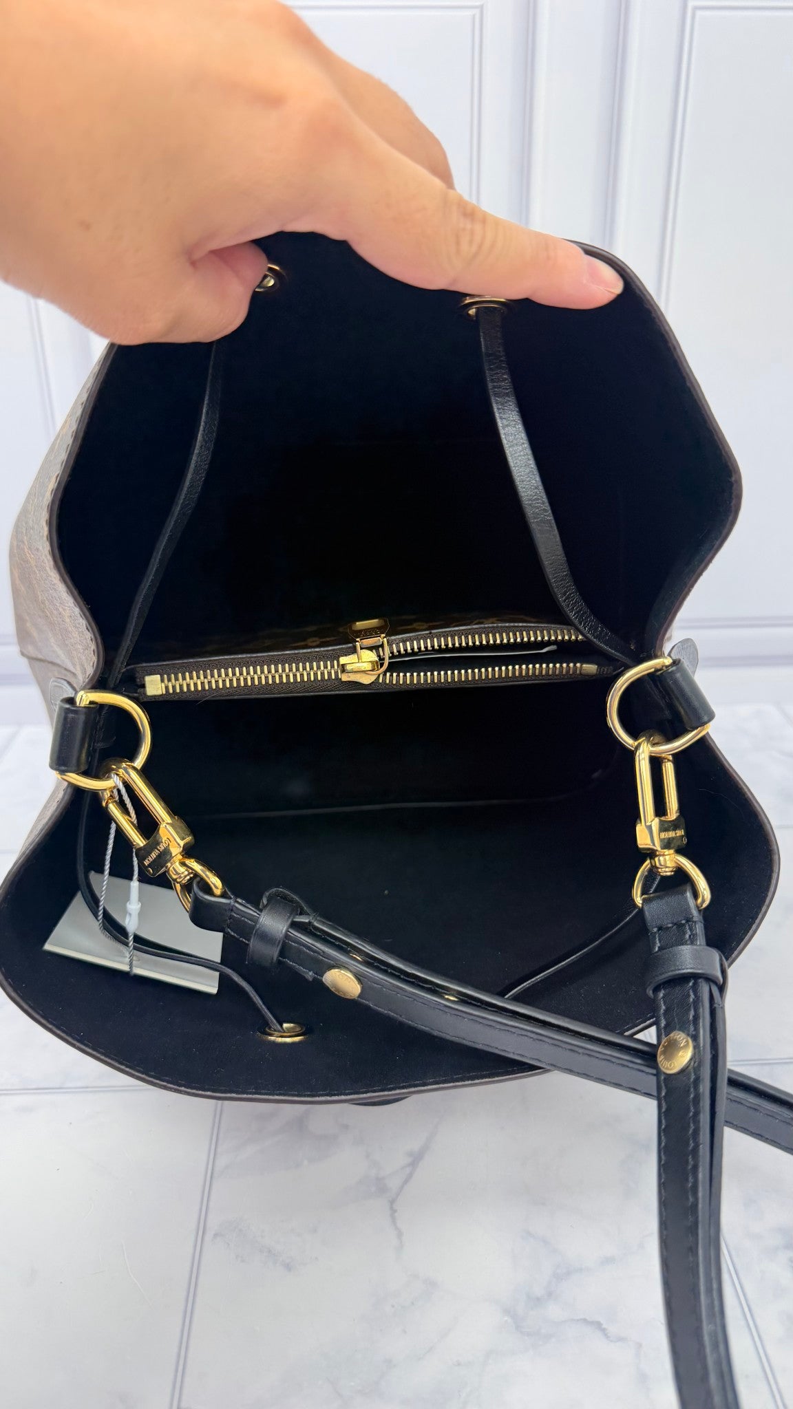 LIKE NEW - Louis Vuitton Monogram NeoNoe MM Bucket Shoulder Bag 