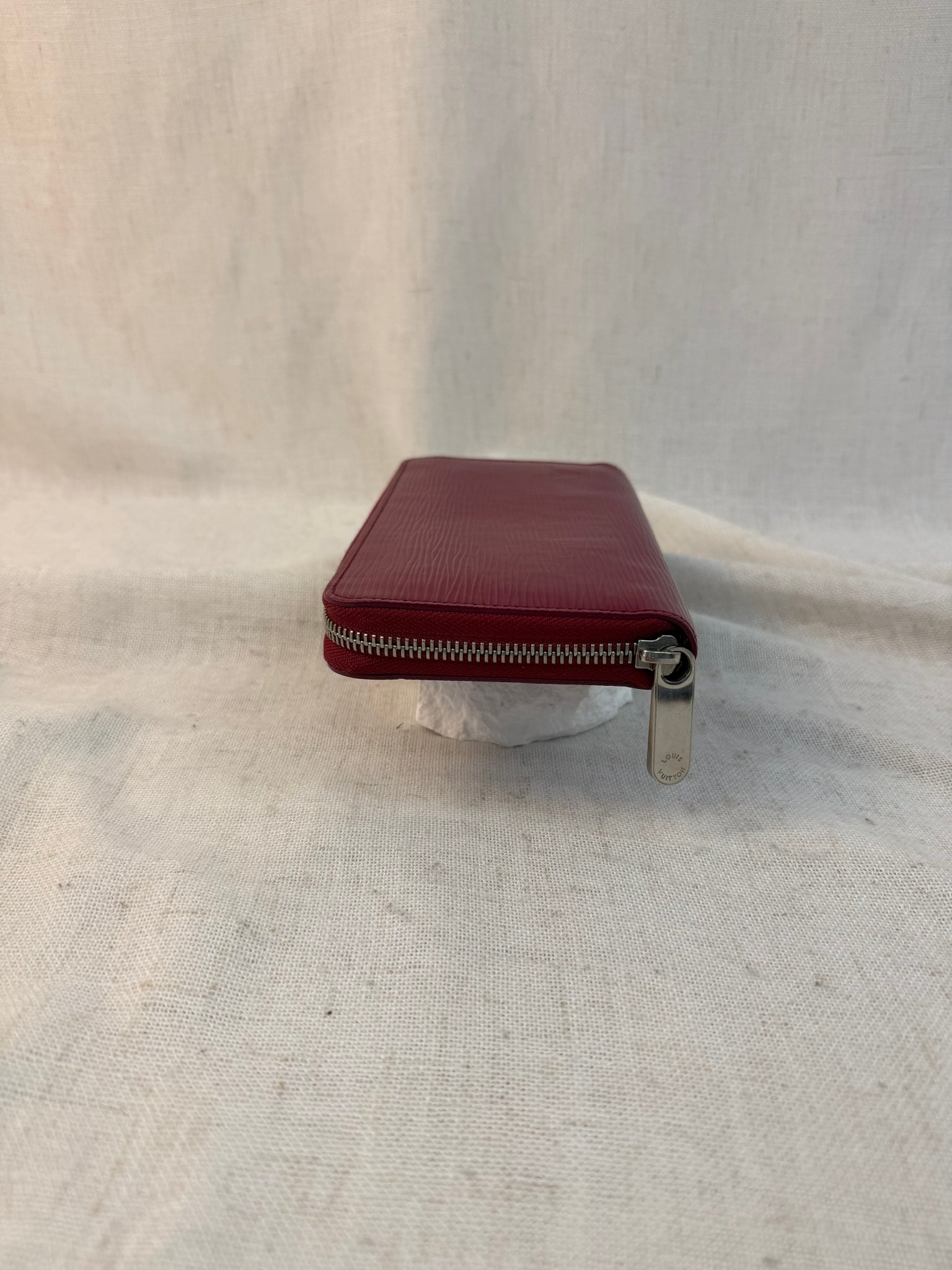 Louis Vuitton Raspberry Epi Leather Zippy Wallet