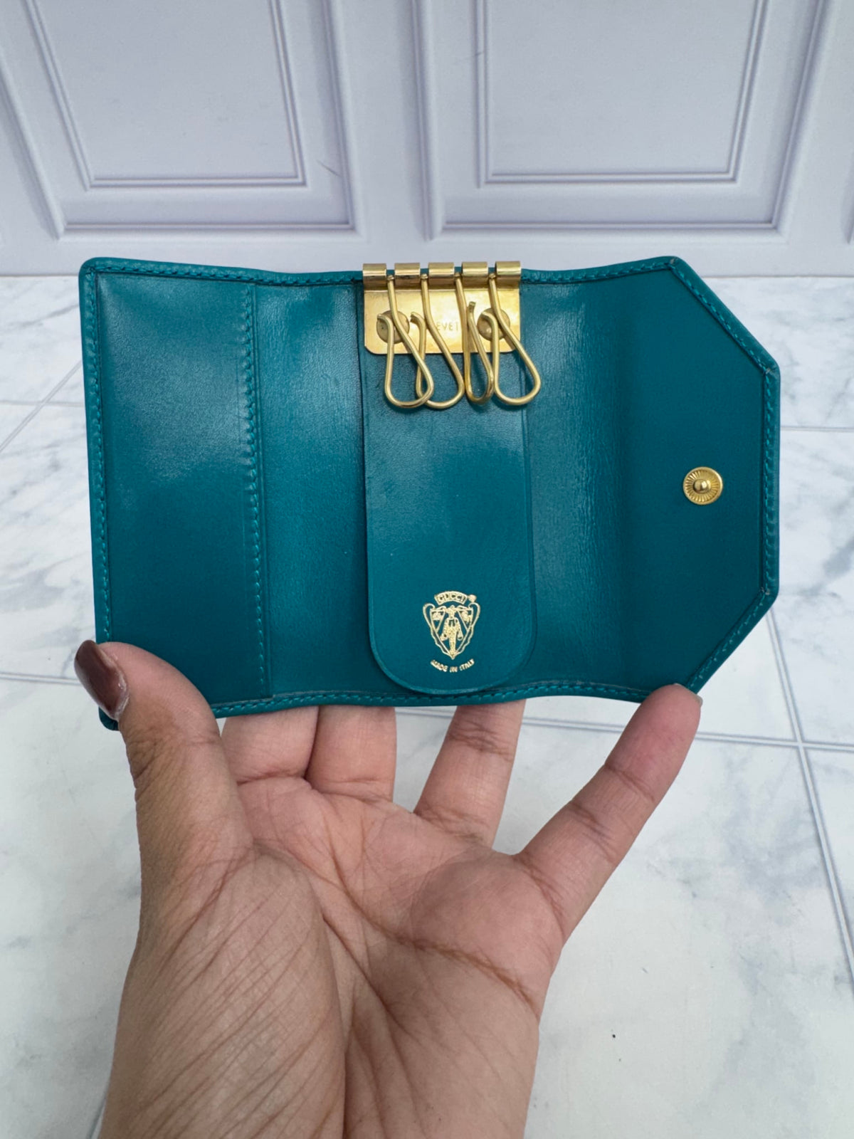 LIKE NEW - Gucci Teal 4 Ring Key Case