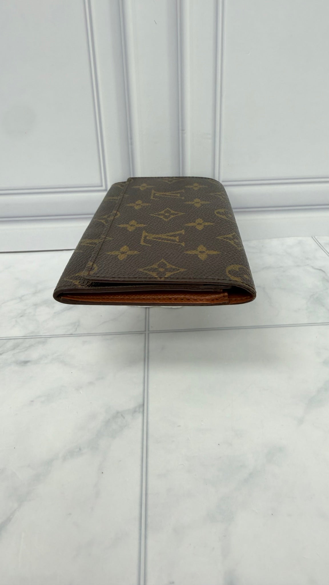 LIKE NEW - Louis Vuitton Monogram Porte Yen Long Wallet 