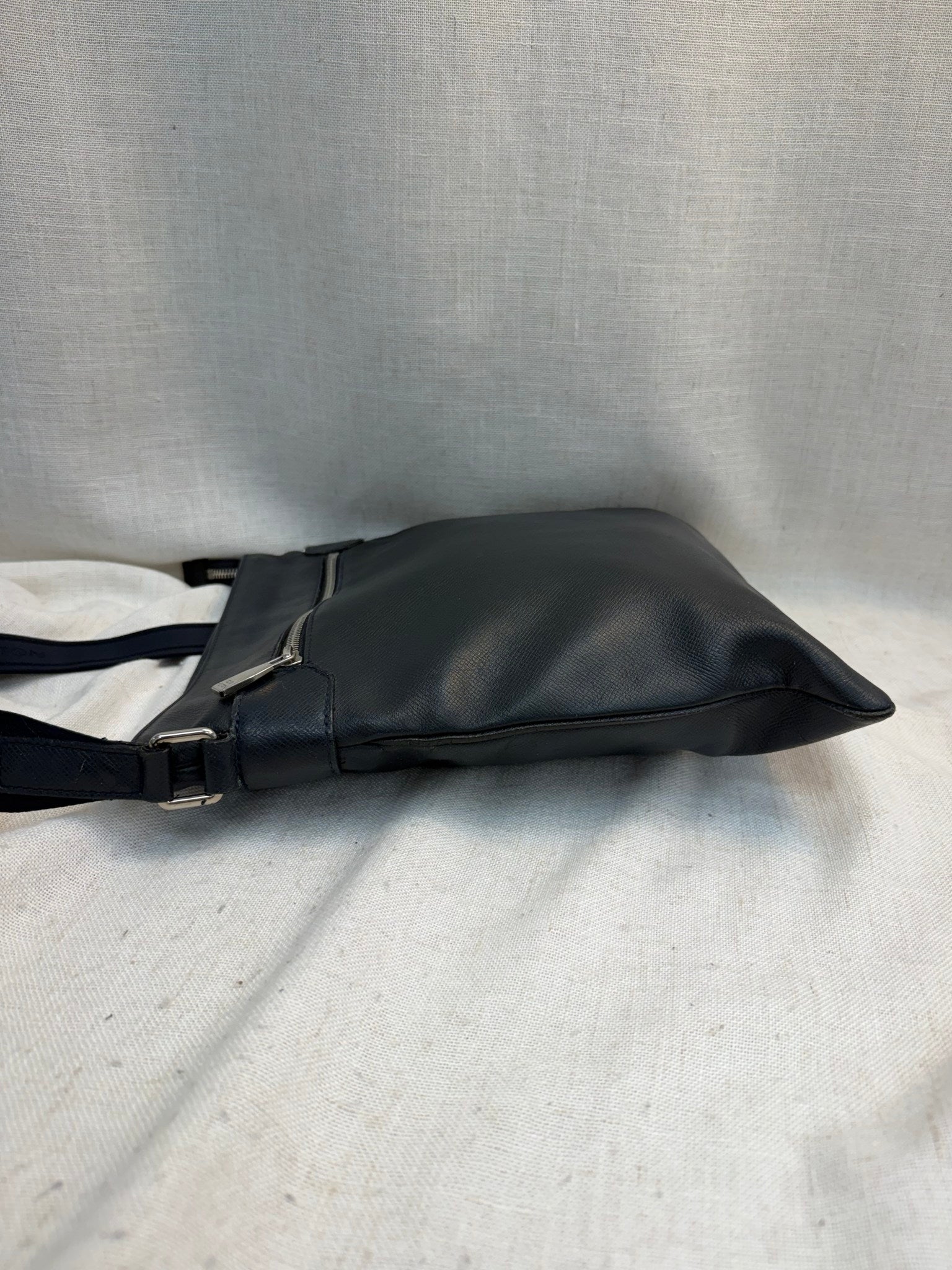 Louis Vuitton Navy Leather Taiga Sasha Messenger Bag