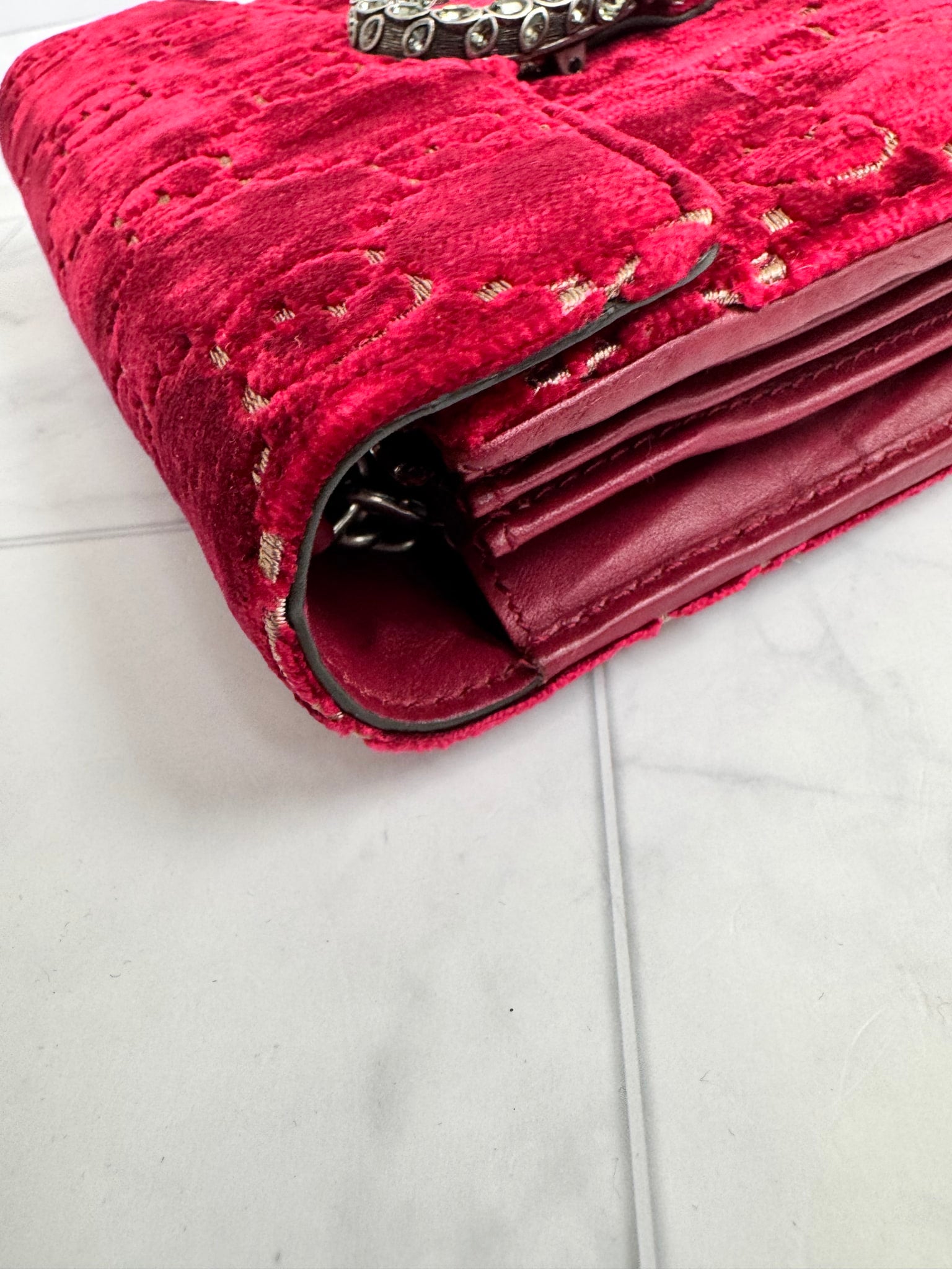 Gucci Red Velvet Dionysus Super Mini Wallet On A Chain