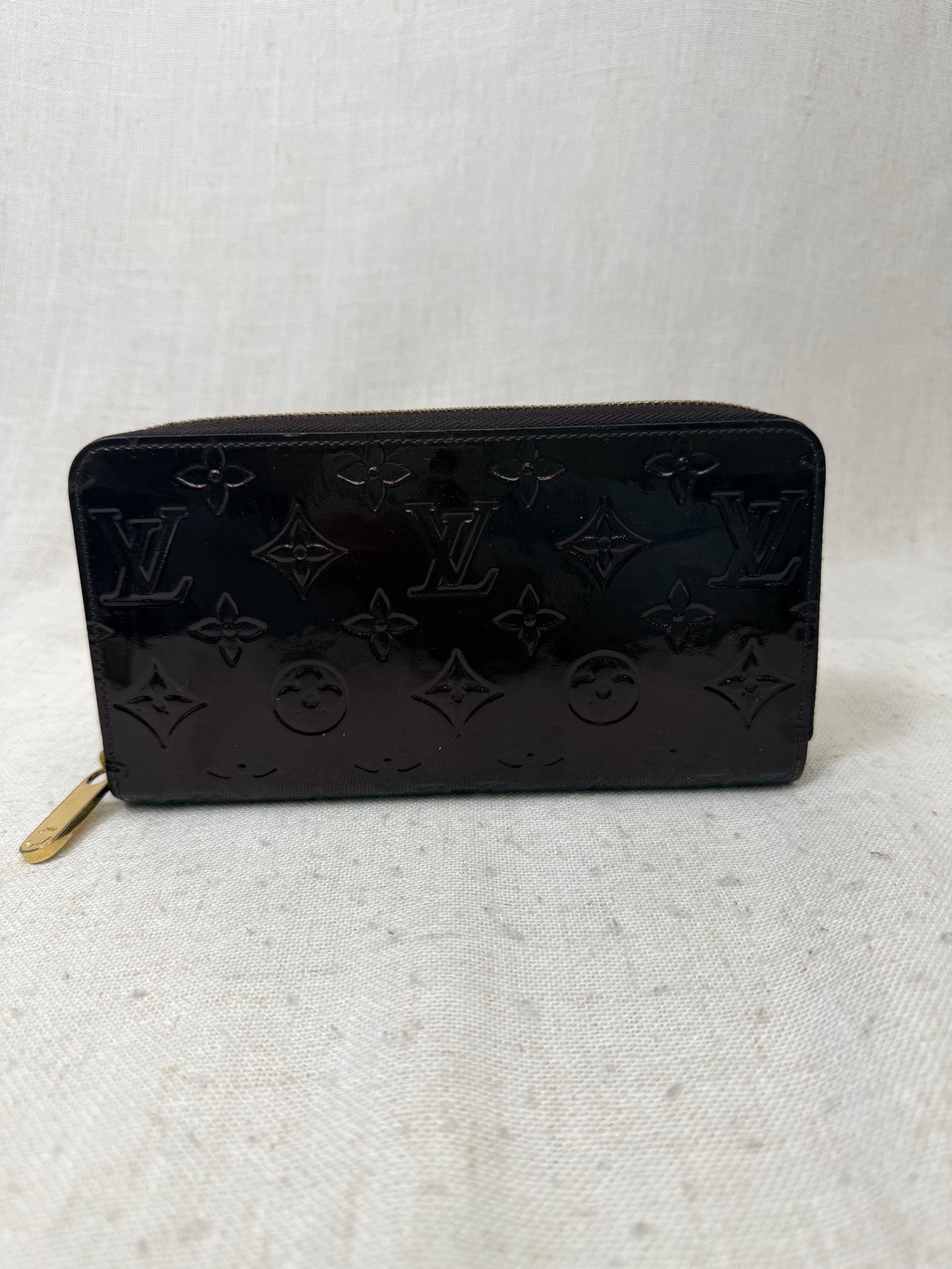 Louis Vuitton Amarante Vernis Leather Zippy Wallet 
