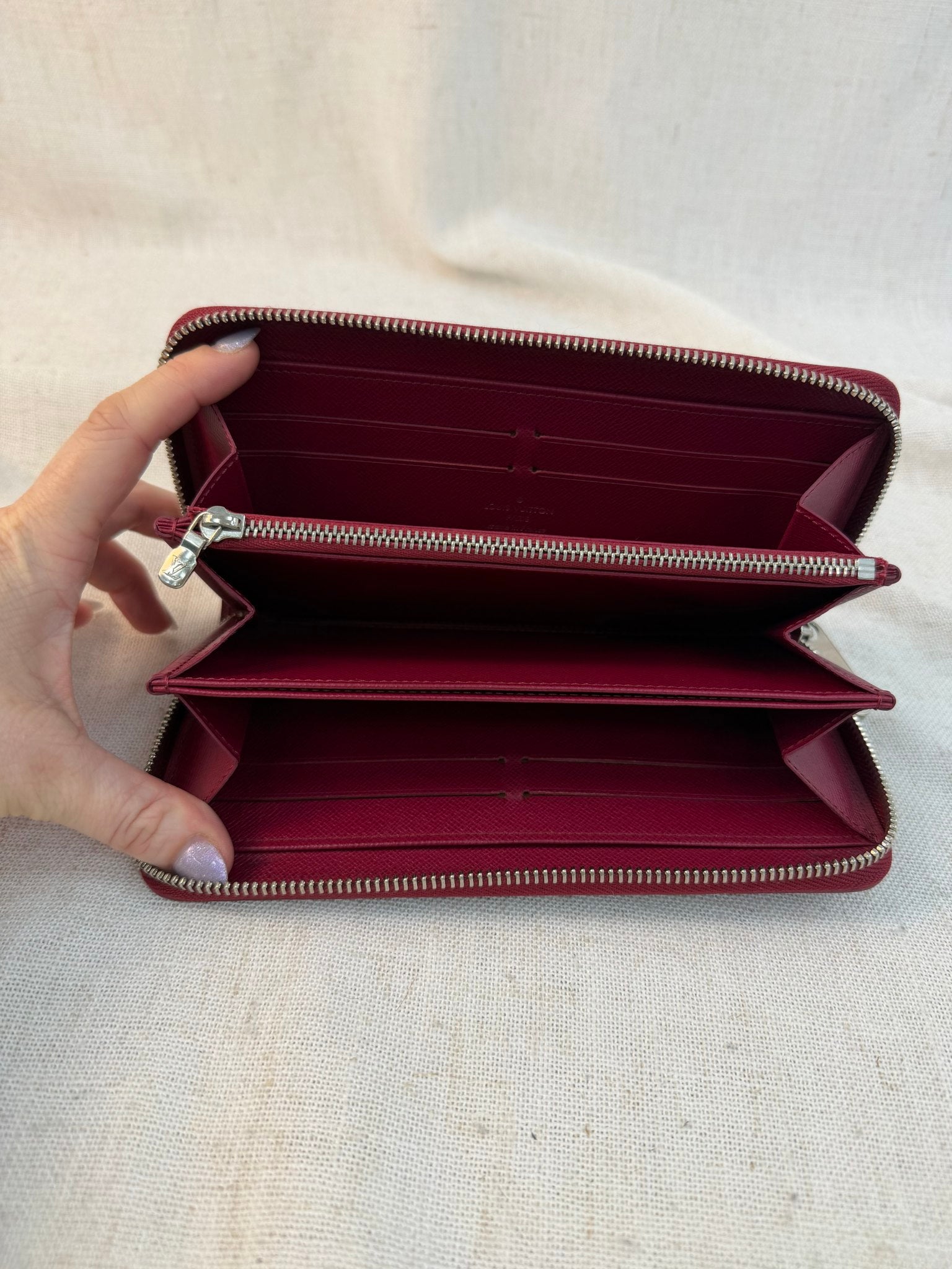 Louis Vuitton Raspberry Epi Leather Zippy Wallet