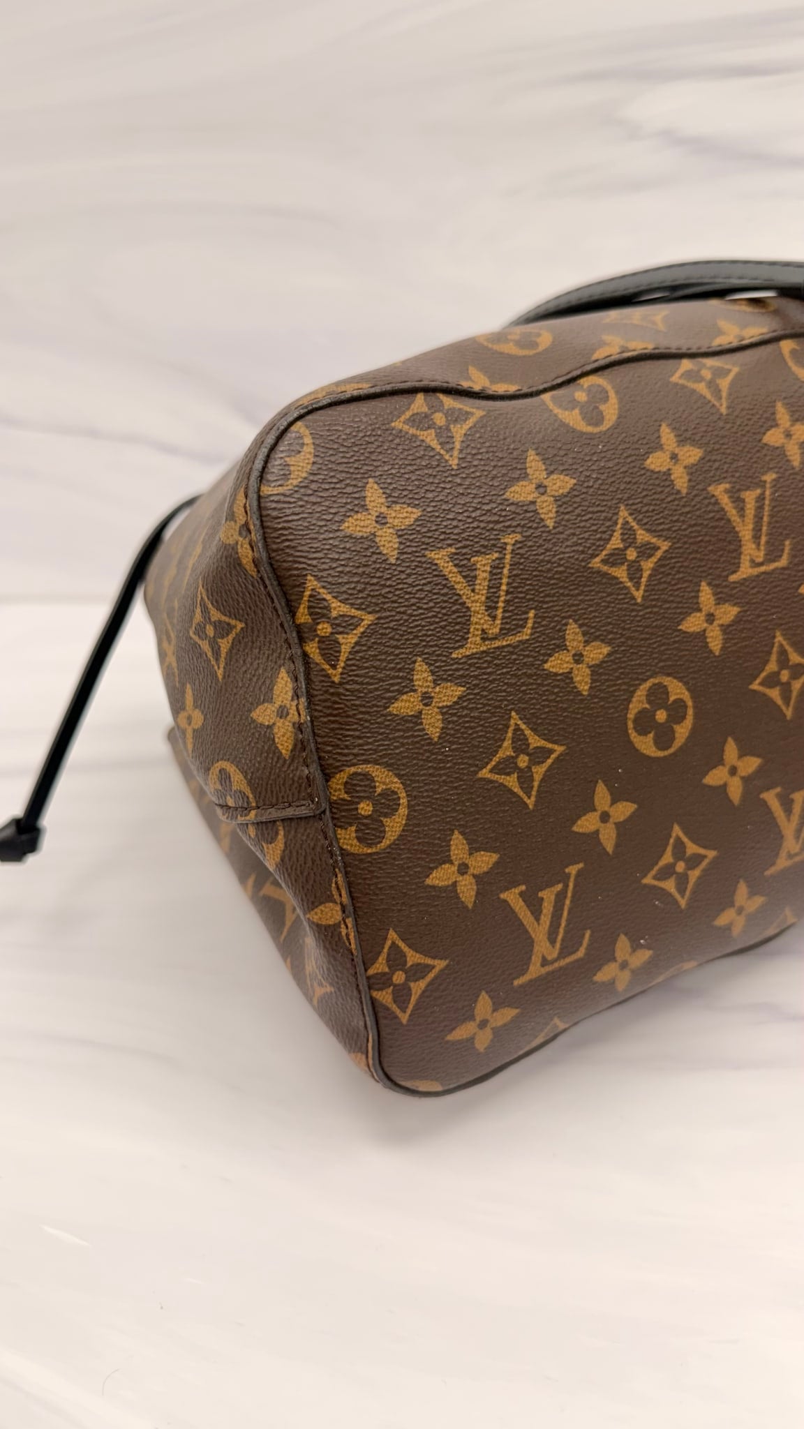 Louis Vuitton Monogram Black Neo Noe MM Shoulder Bag 