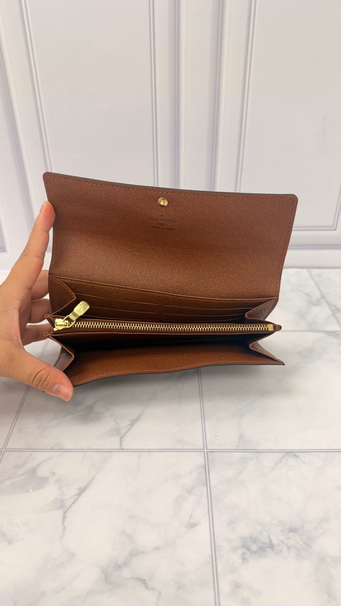 LIKE NEW - Louis Vuitton Monogram Sarah Wallet 
