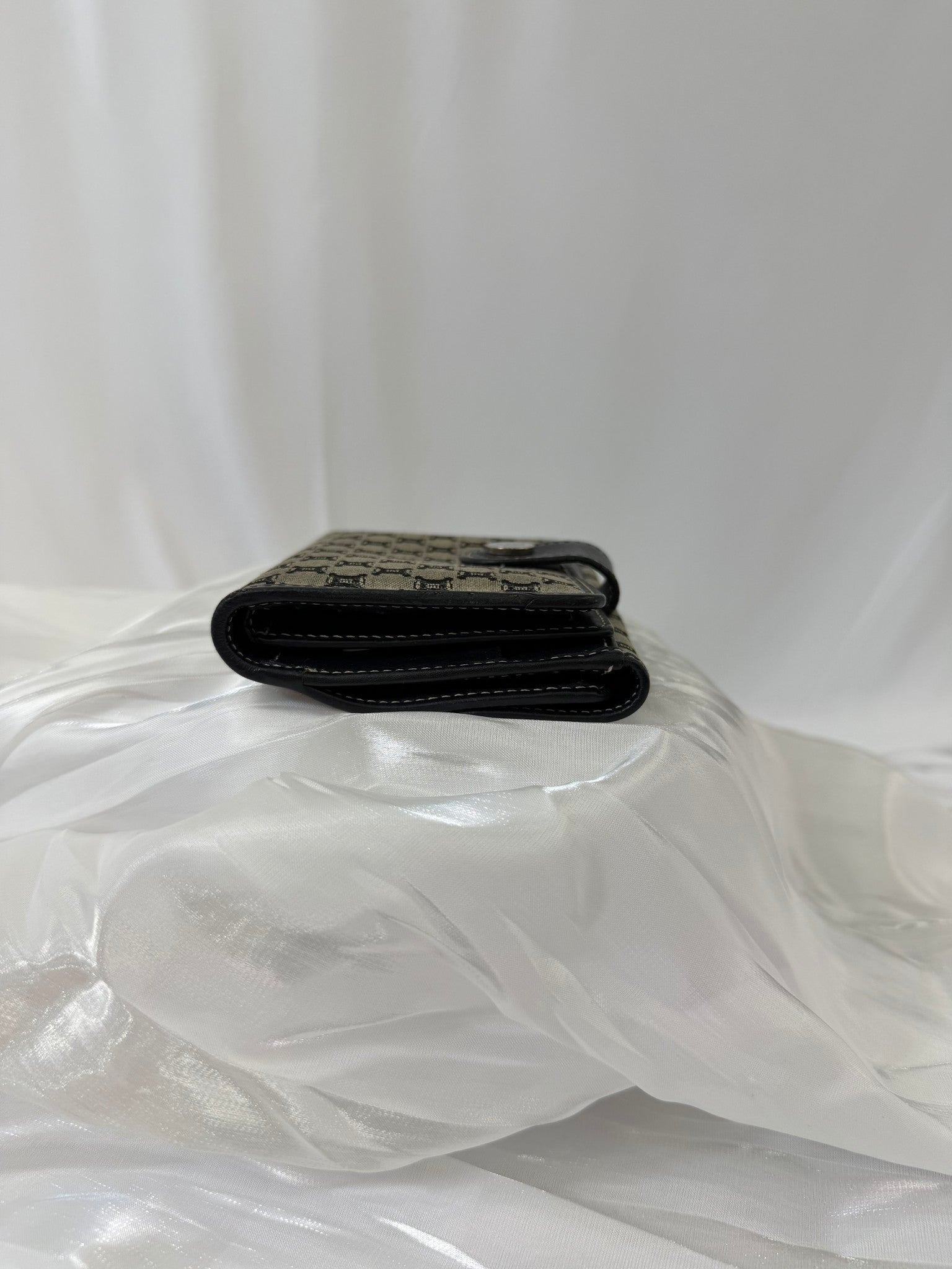 https://res.cloudinary.com/dyql5hig8/image/upload/v1759948191/bzg5xjttpvnub7ssvbjp.jpg