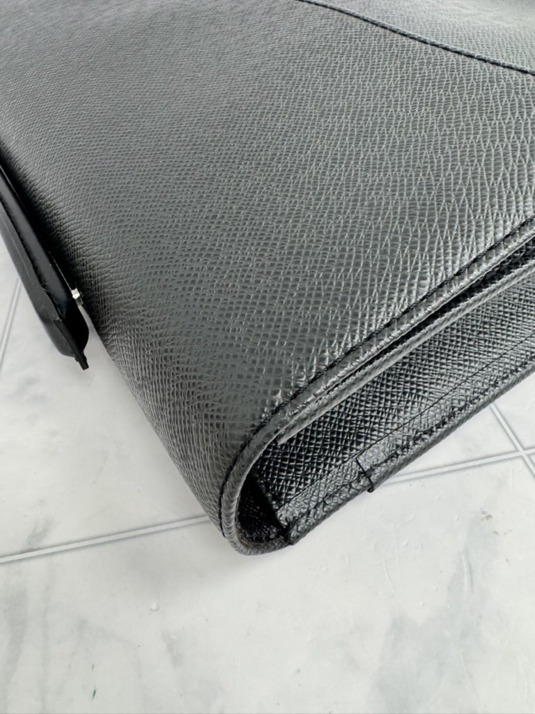 LIKE NEW - Louis Vuitton Black Taiga Leather Porte-Document Angara Briefcase Bag