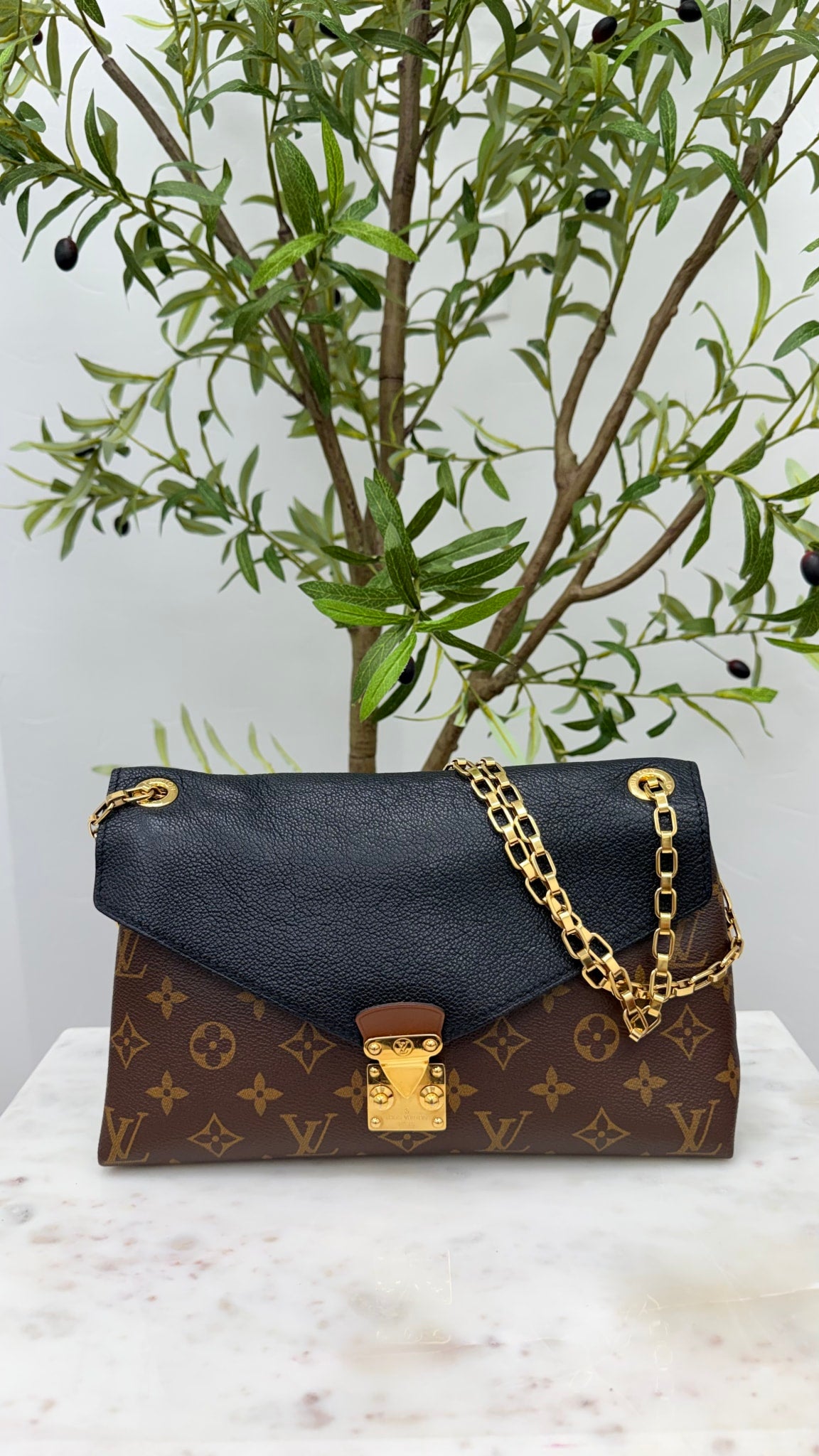 Louis Vuitton Black Monogram Pallas Chain shoulder Bag