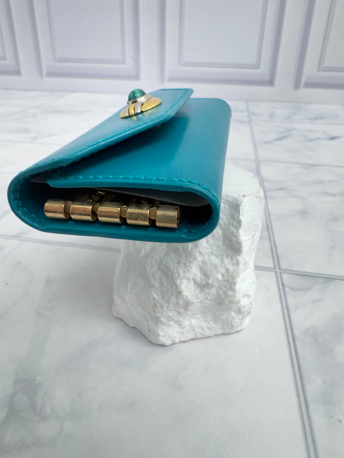 LIKE NEW - Gucci Teal 4 Ring Key Case