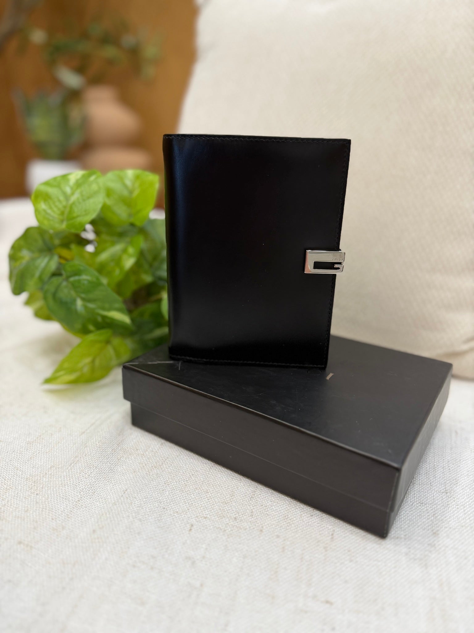 Gucci Black Leather Passport Agenda