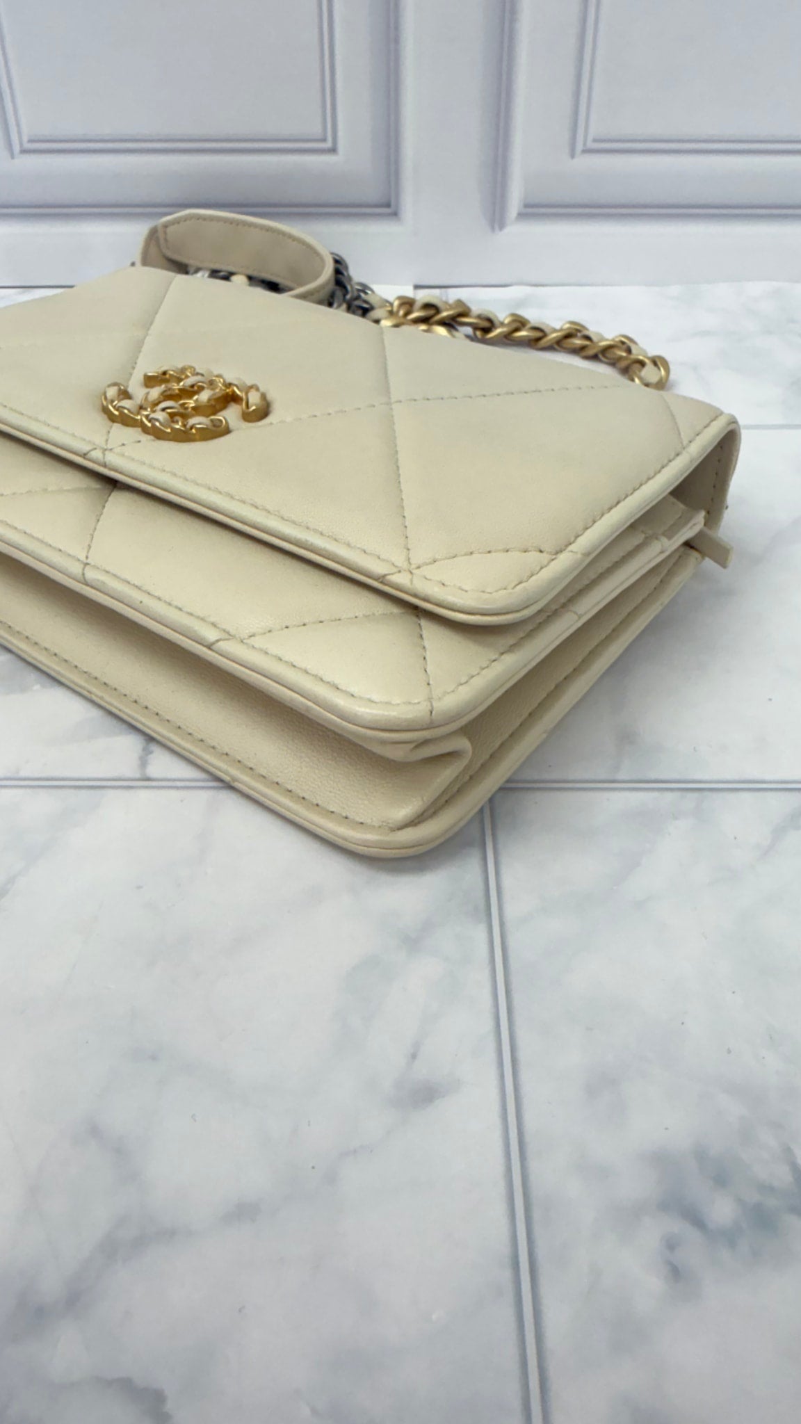 Chanel Ivory Quilted Lambskin Leather Chanel 19 Wallet On A Chain 