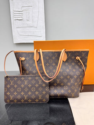 LIKE NEW - Louis Vuitton Monogram Neverfull Tote Bag MM