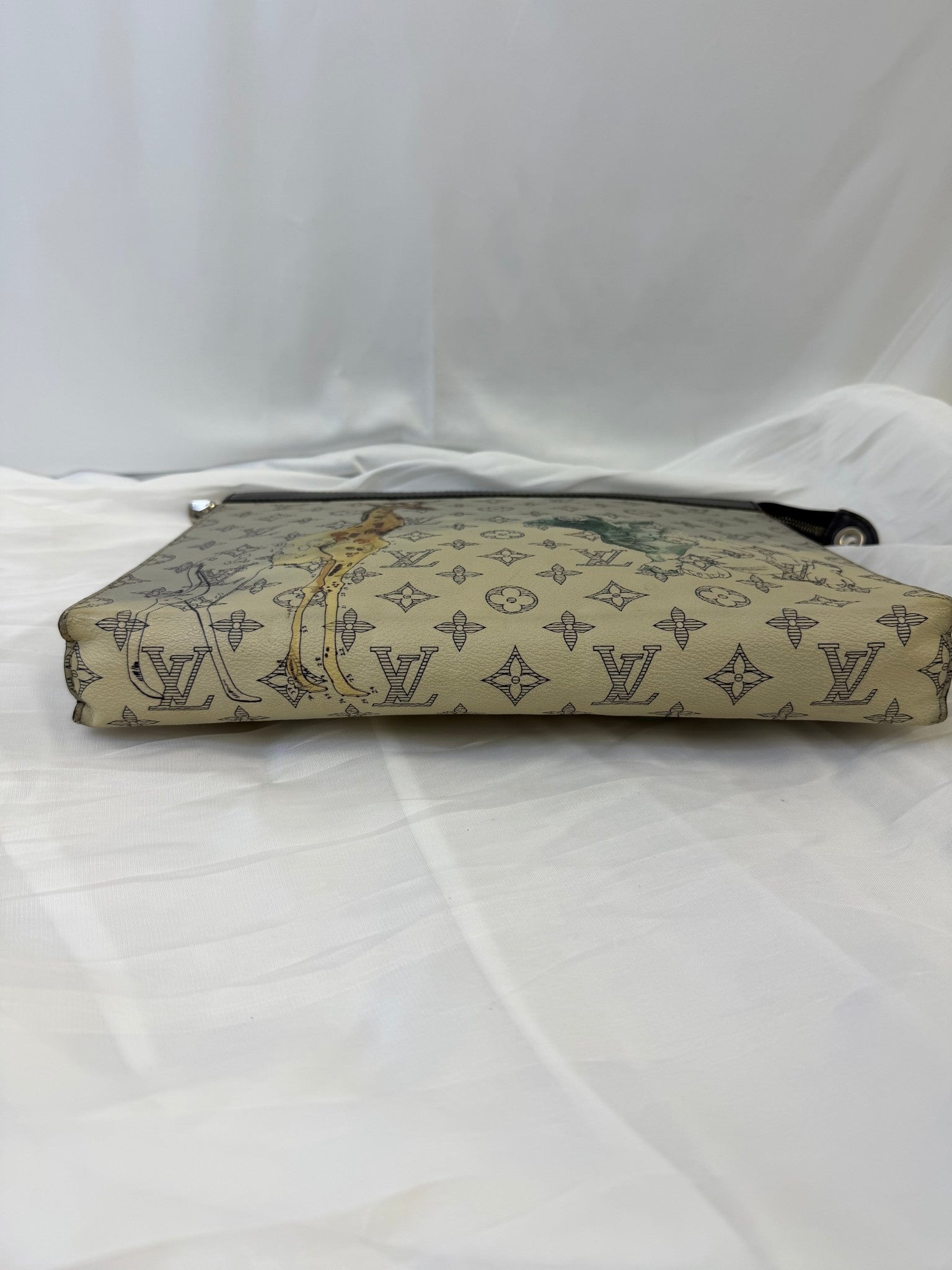 Louis Vuitton White Monogram Chapman Pochette Voyage GM
