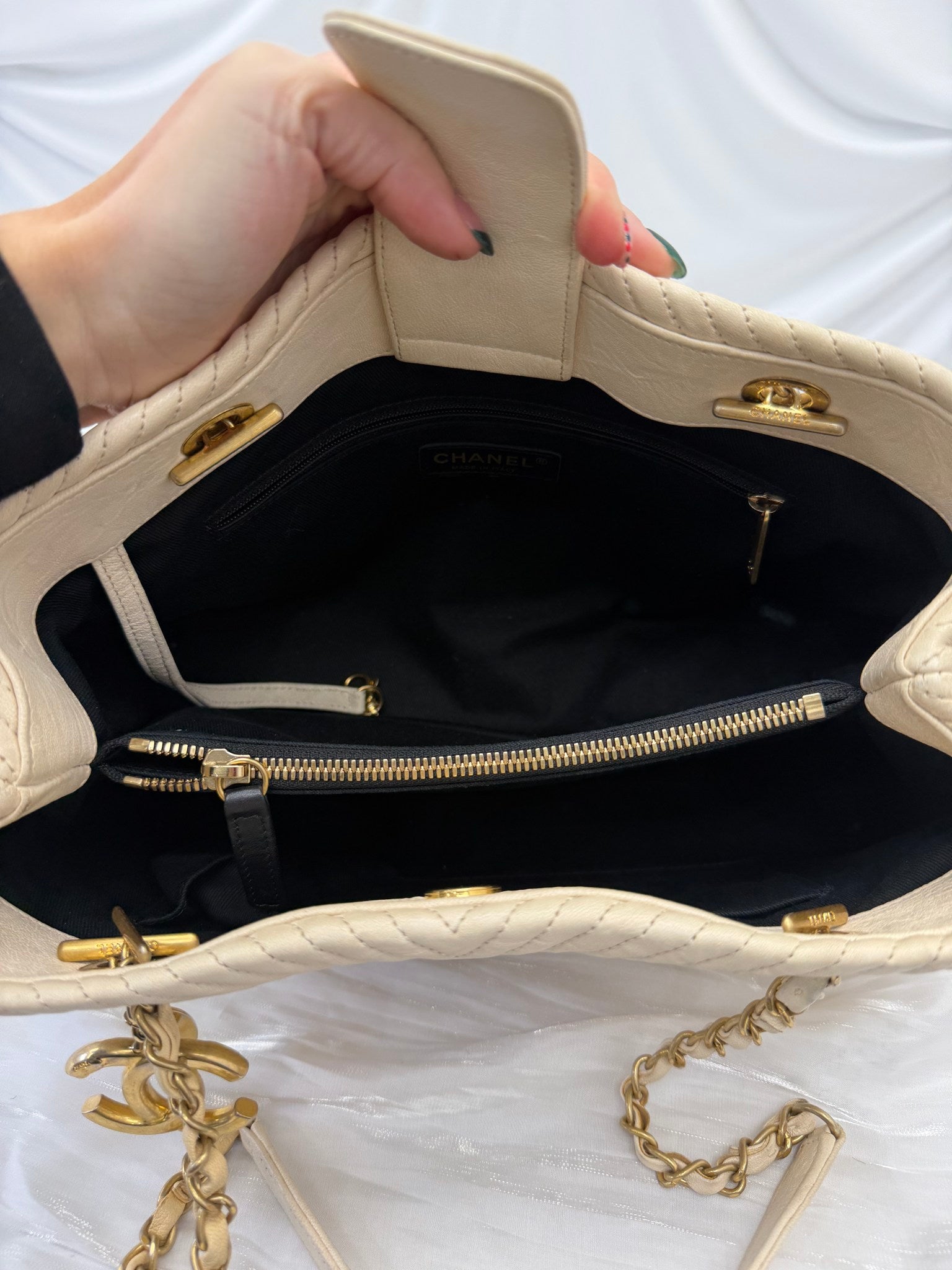 Chanel Cream Leather V Stitch Chain Tote Bag