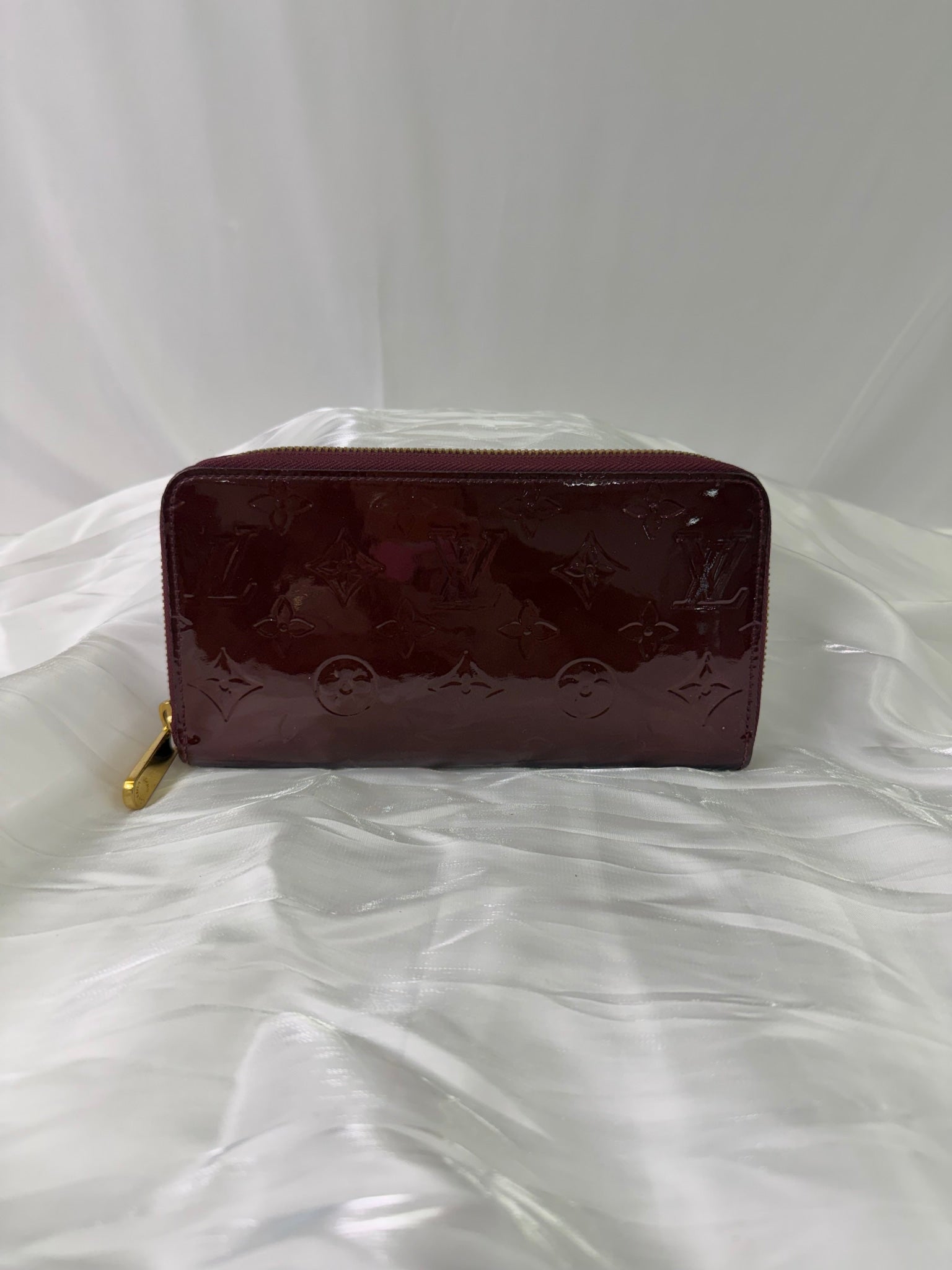 Louis Vuitton Plum Vernis Leather Zippy Wallet