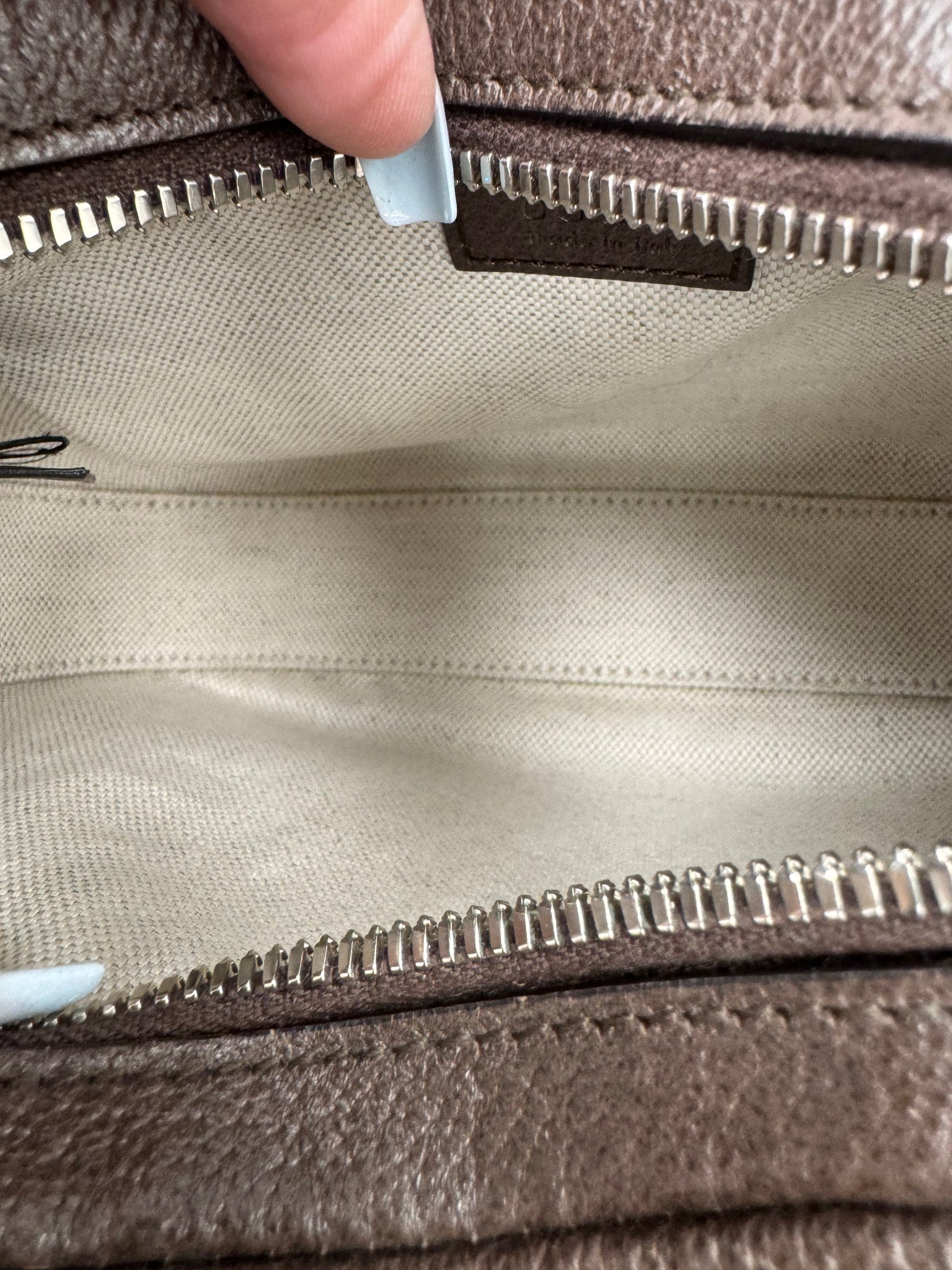 LIKE NEW - Gucci GG Supreme Attache Crossbody Bag
