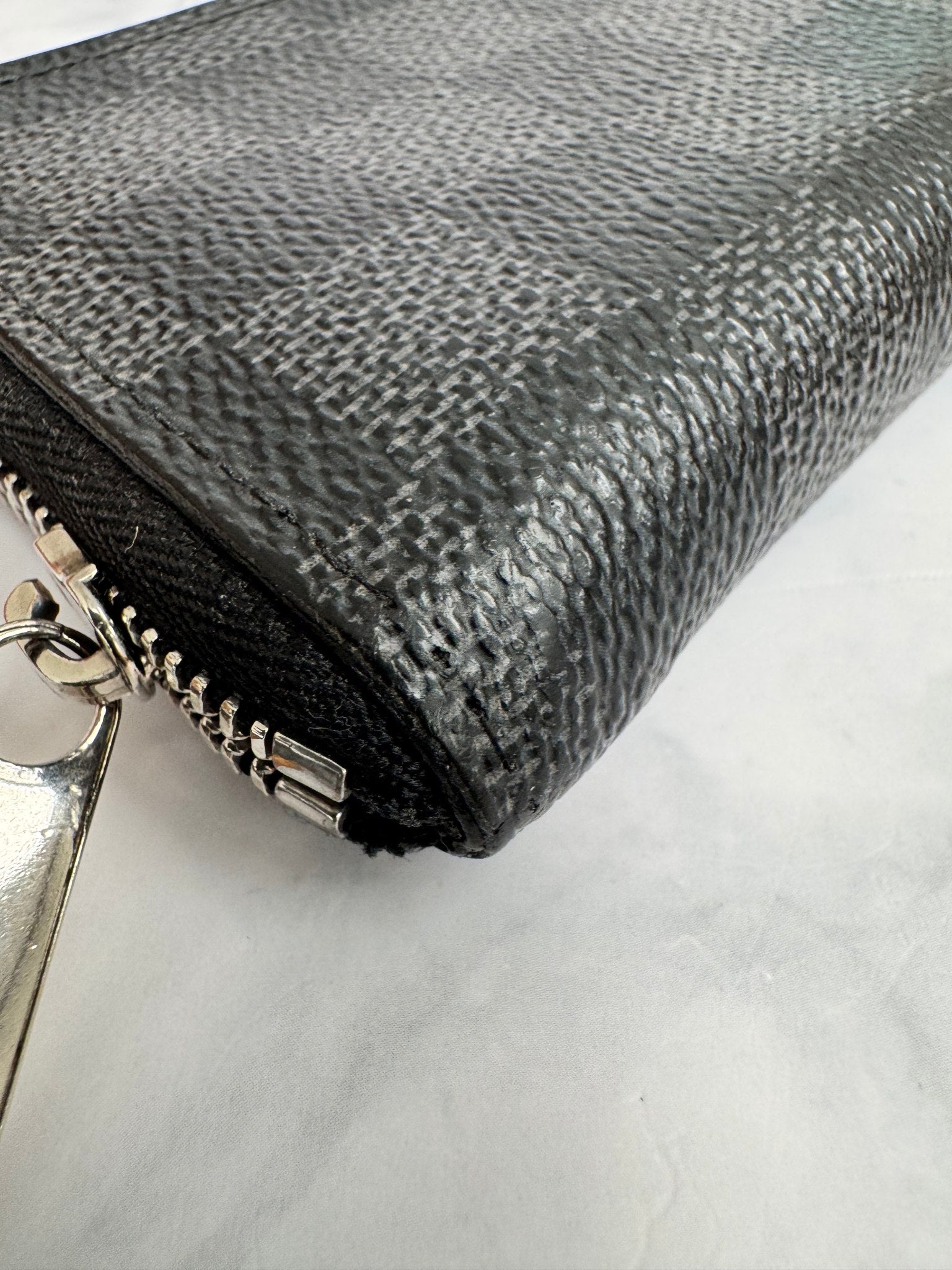 Louis Vuitton Damier Graphite Zippy Coin Wallet