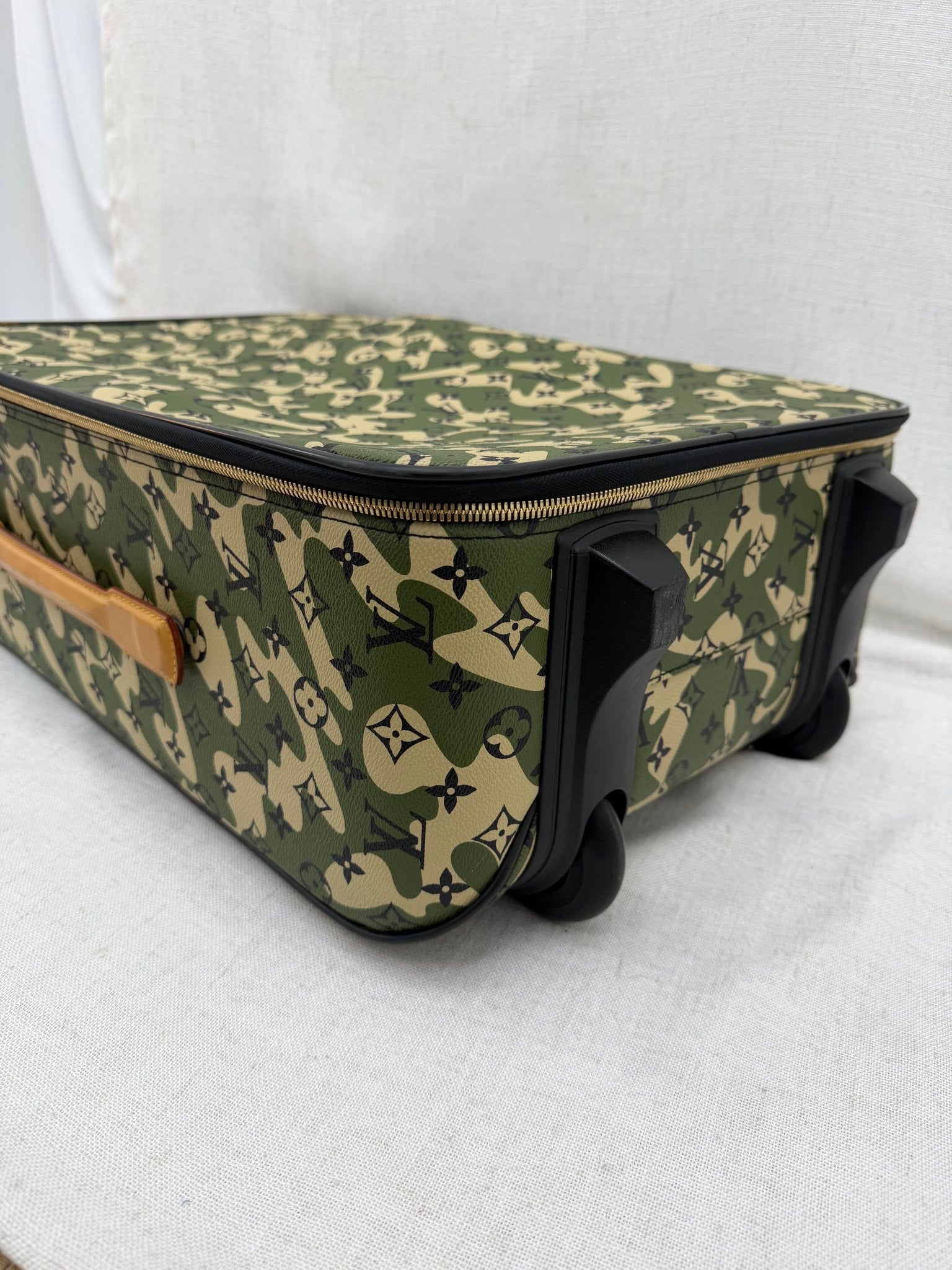 Louis Vuitton x Murakami Limited Edition Monogramouflage Pegase 60 Rolling Luggage
