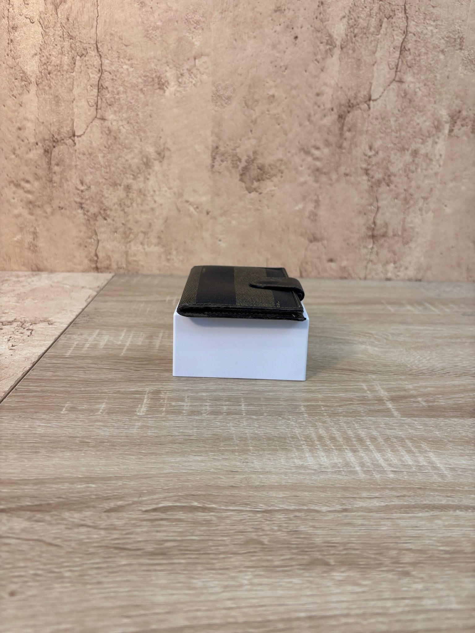 https://res.cloudinary.com/dyql5hig8/image/upload/v1758640932/cvay563qwxt9kk4ij422.jpg