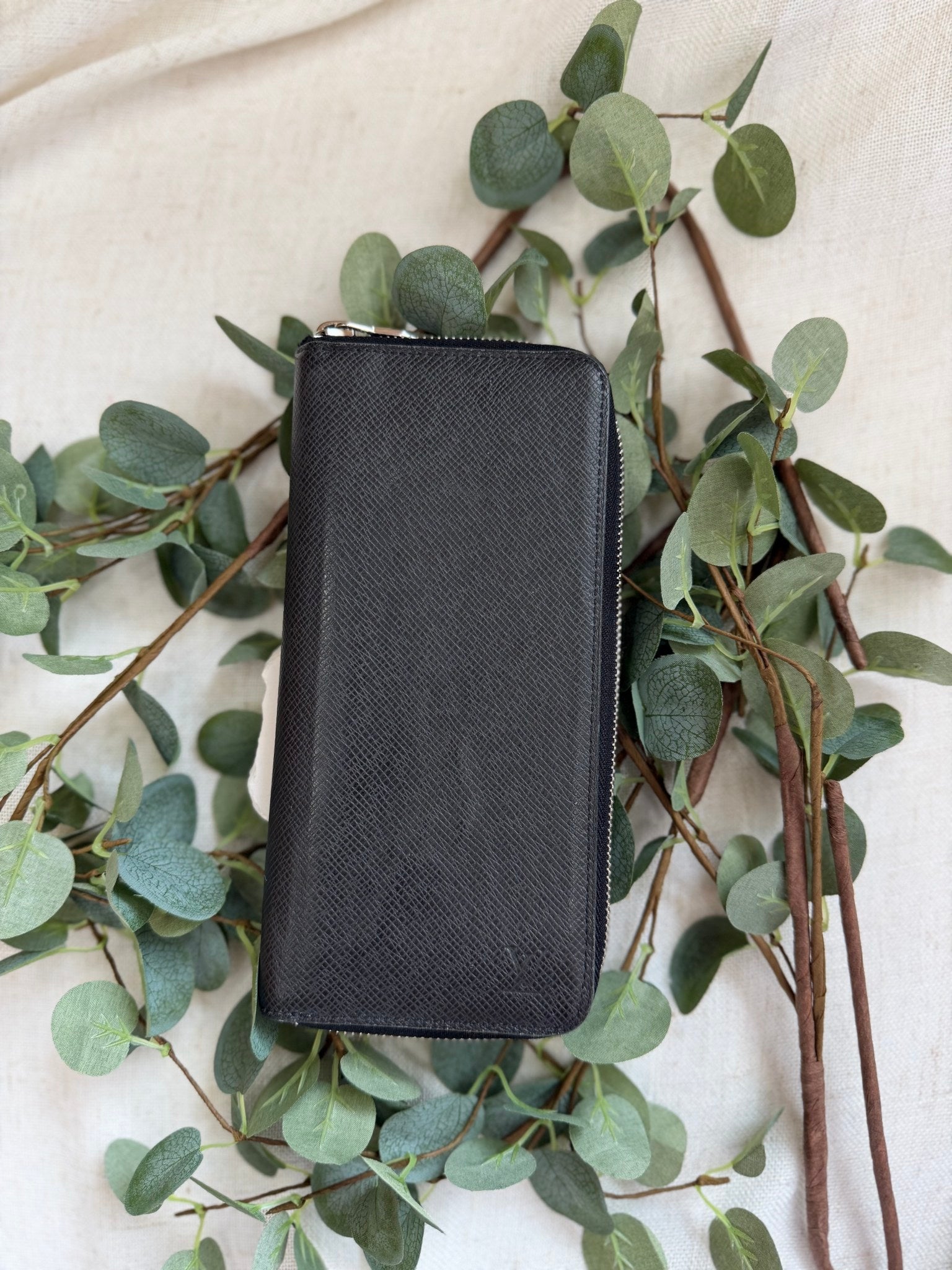 Louis Vuitton Black Taiga Leather Vertical Zippy Wallet