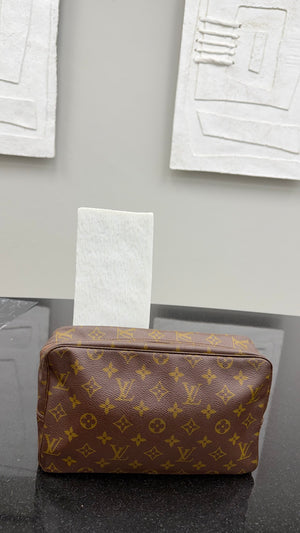 Louis Vuitton Monogram Trousse 28 Travel Case