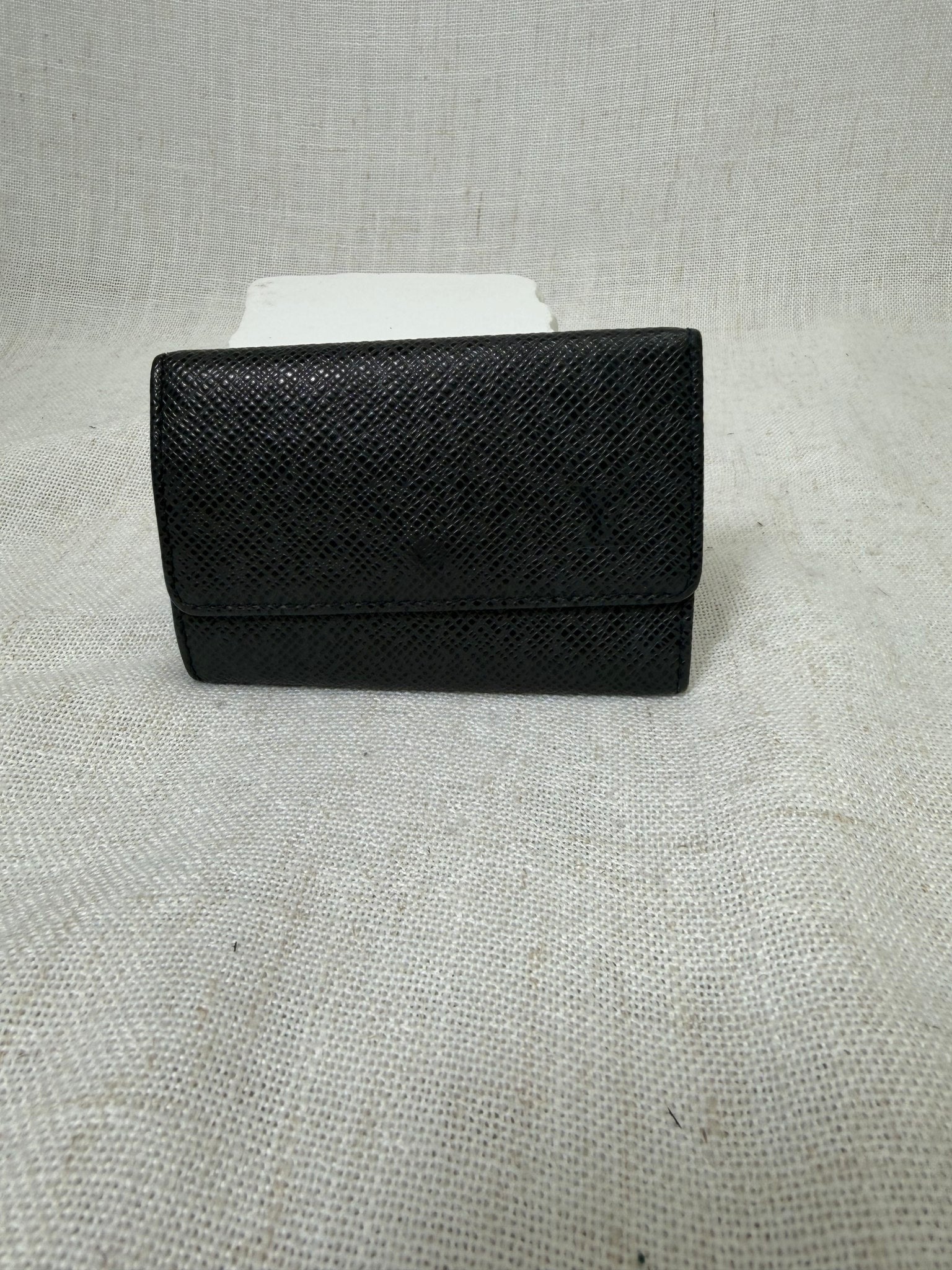 Louis Vuitton Black Taiga Leather 6 Key Holder Case