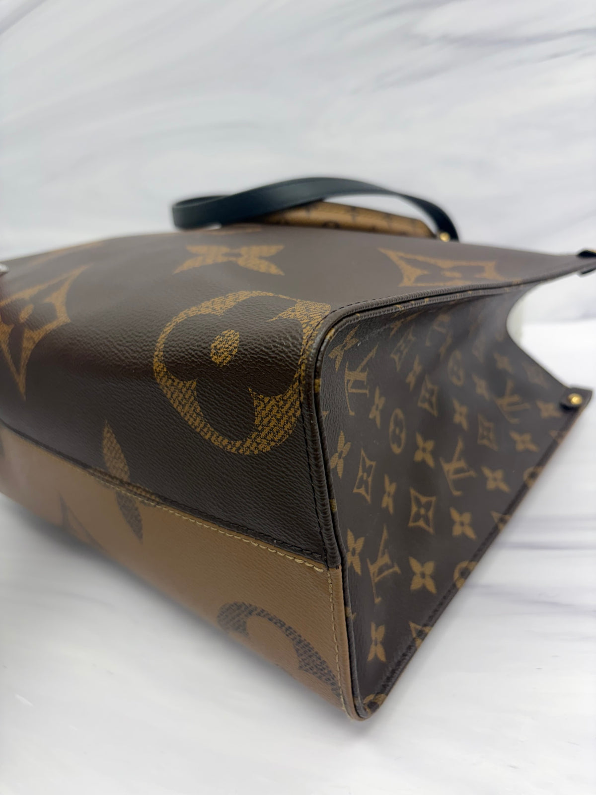 Louis Vuitton Monogram Reverse On the Go MM Tote Bag