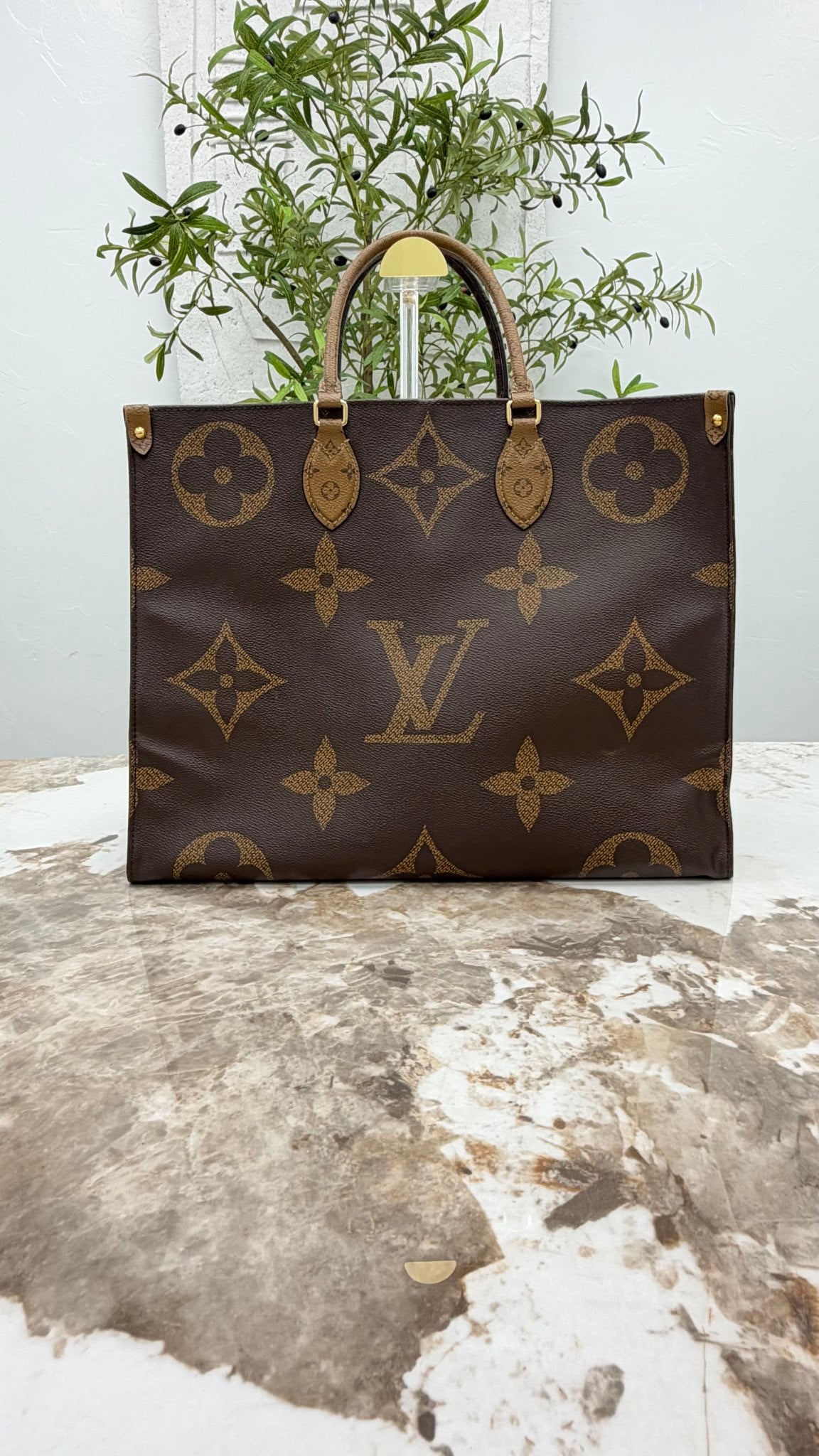 Louis Vuitton Monogram Giant On The Go MM Tote Bag