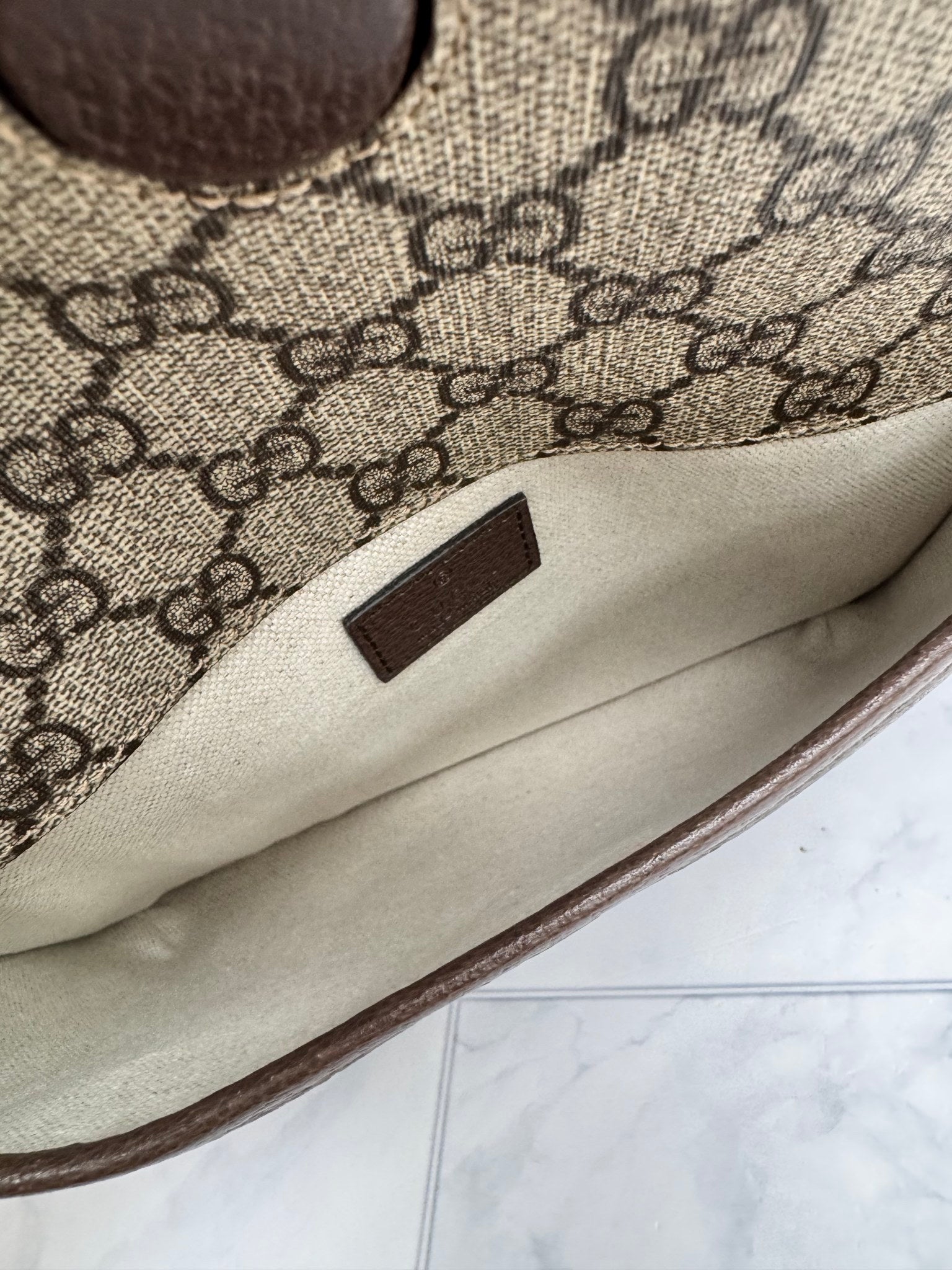LIKE NEW - Gucci GG Supreme Neo Vintage Belt Bag