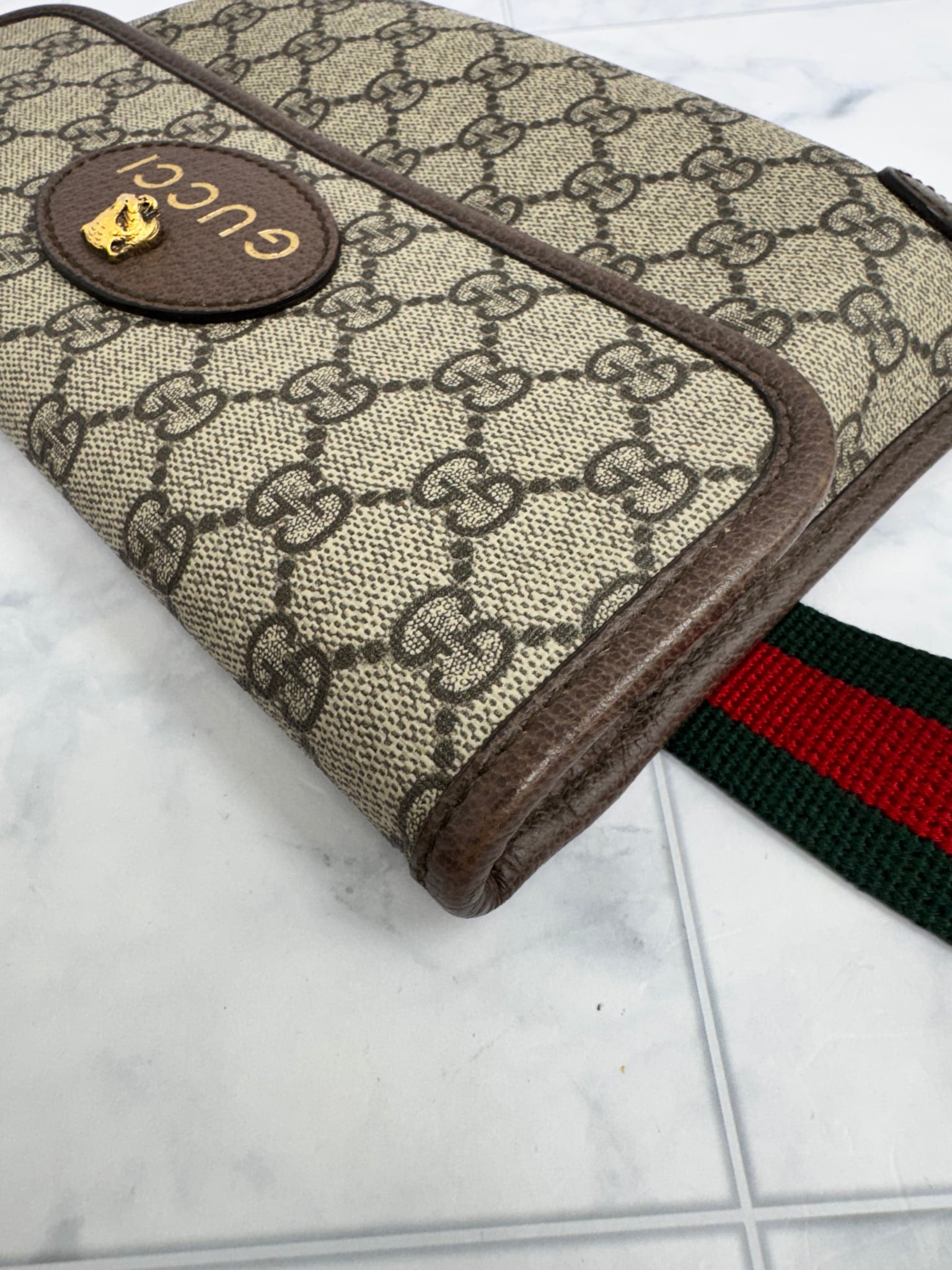 LIKE NEW - Gucci GG Supreme Neo Vintage Belt Bag