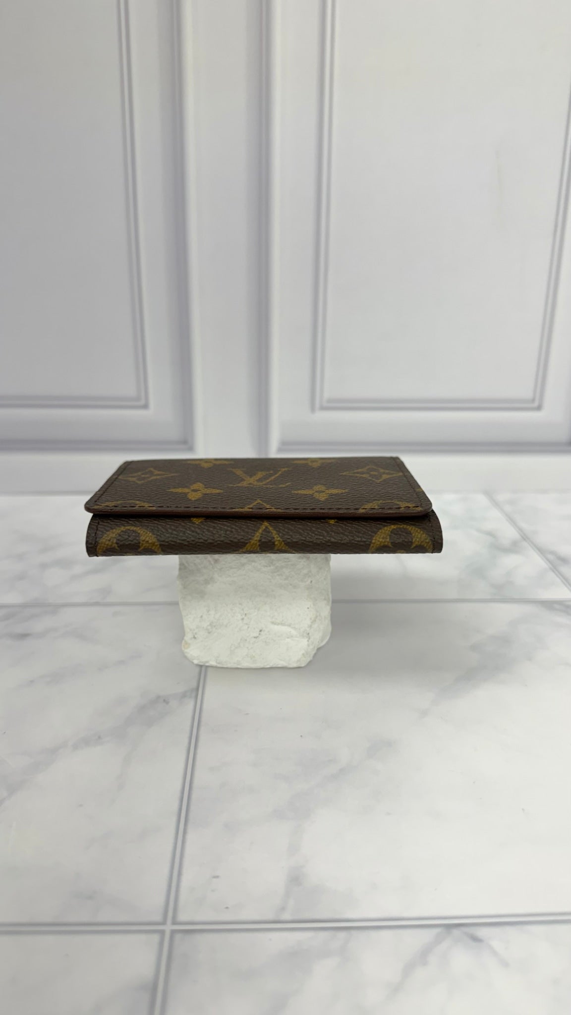 BRAND NEW - Louis Vuitton Monogram Card Holder 